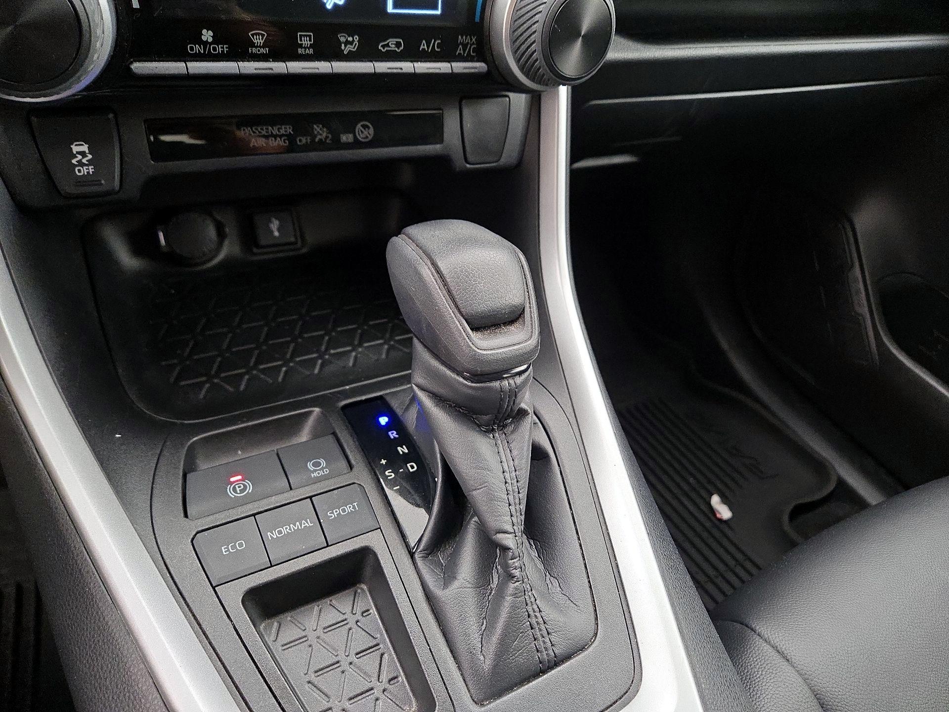 Thumbnail: 2021 Toyota RAV4 - 17