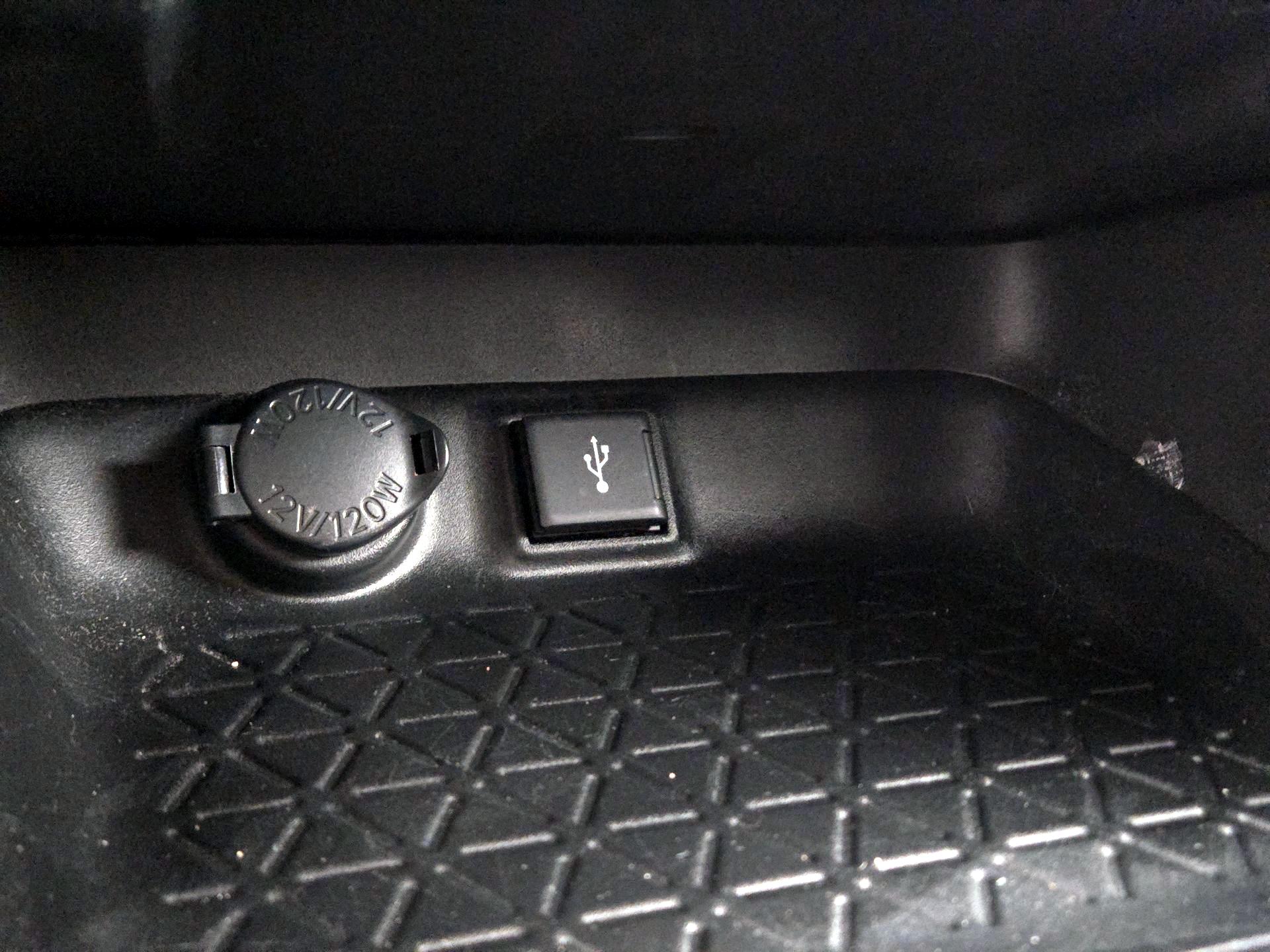 Thumbnail: 2021 Toyota RAV4 - 18