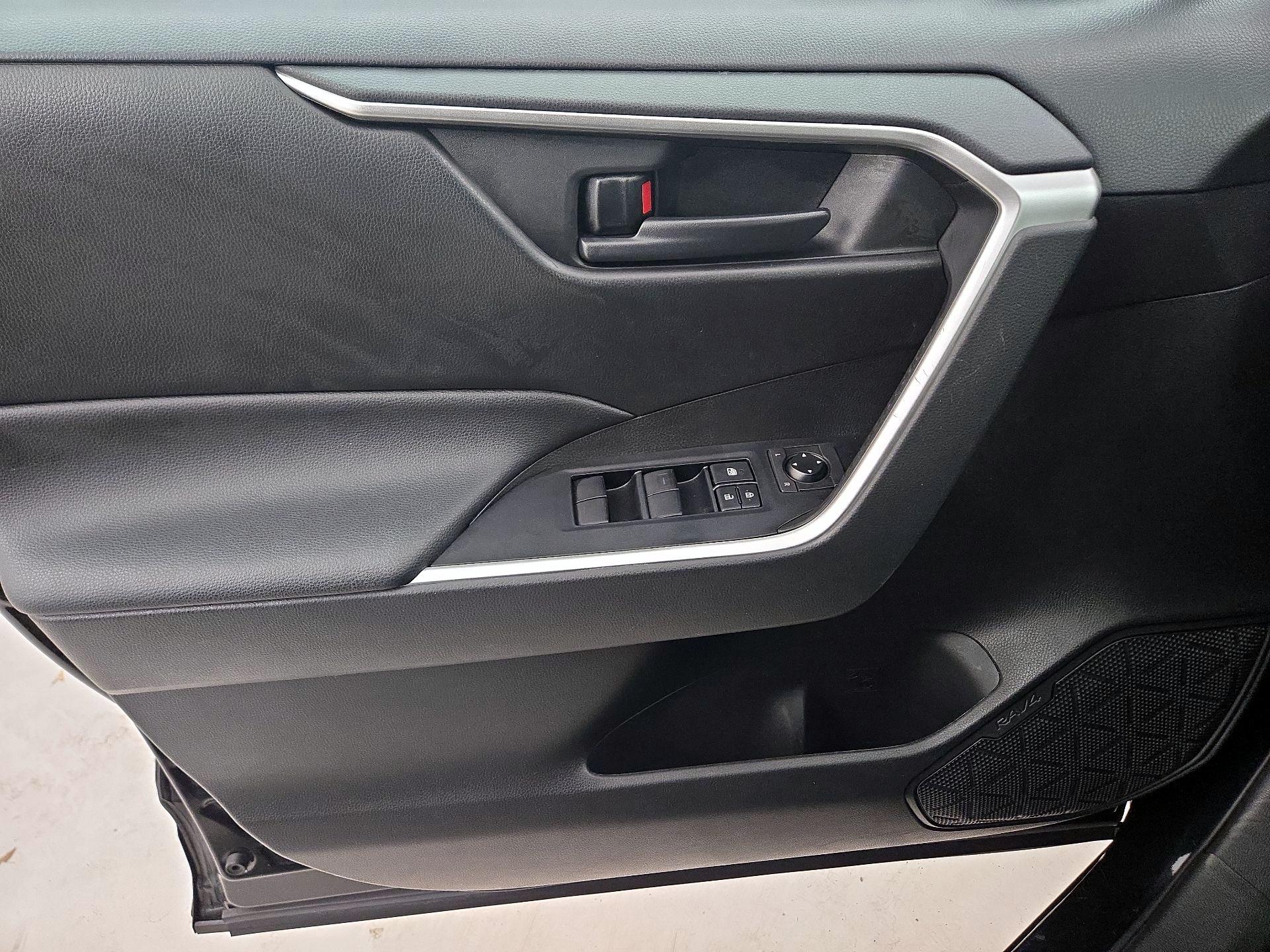 Thumbnail: 2021 Toyota RAV4 - 12