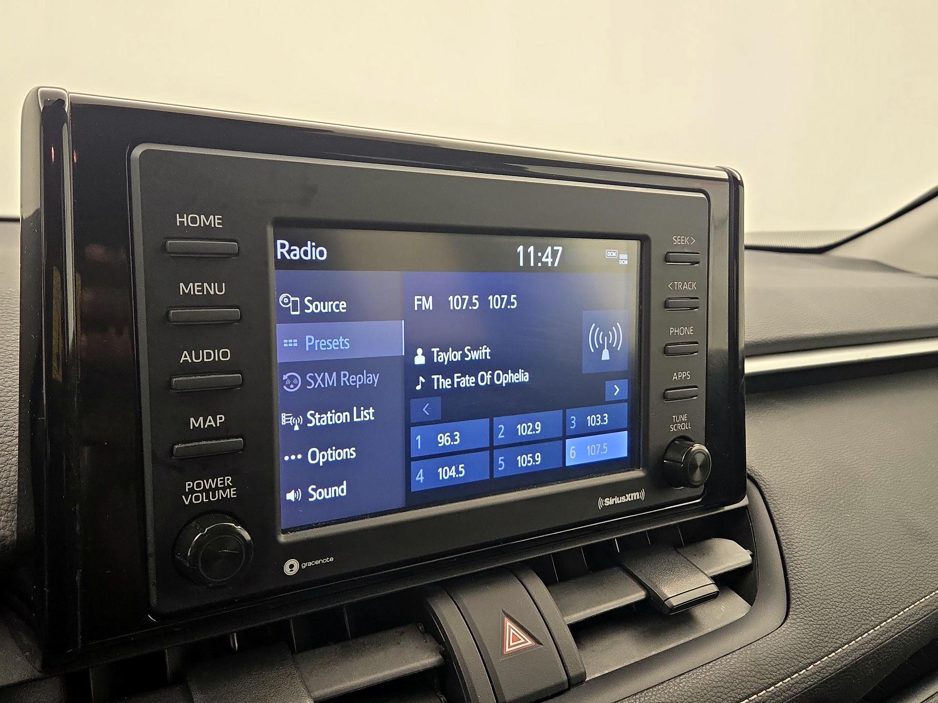 Thumbnail: 2021 Toyota RAV4 - 15