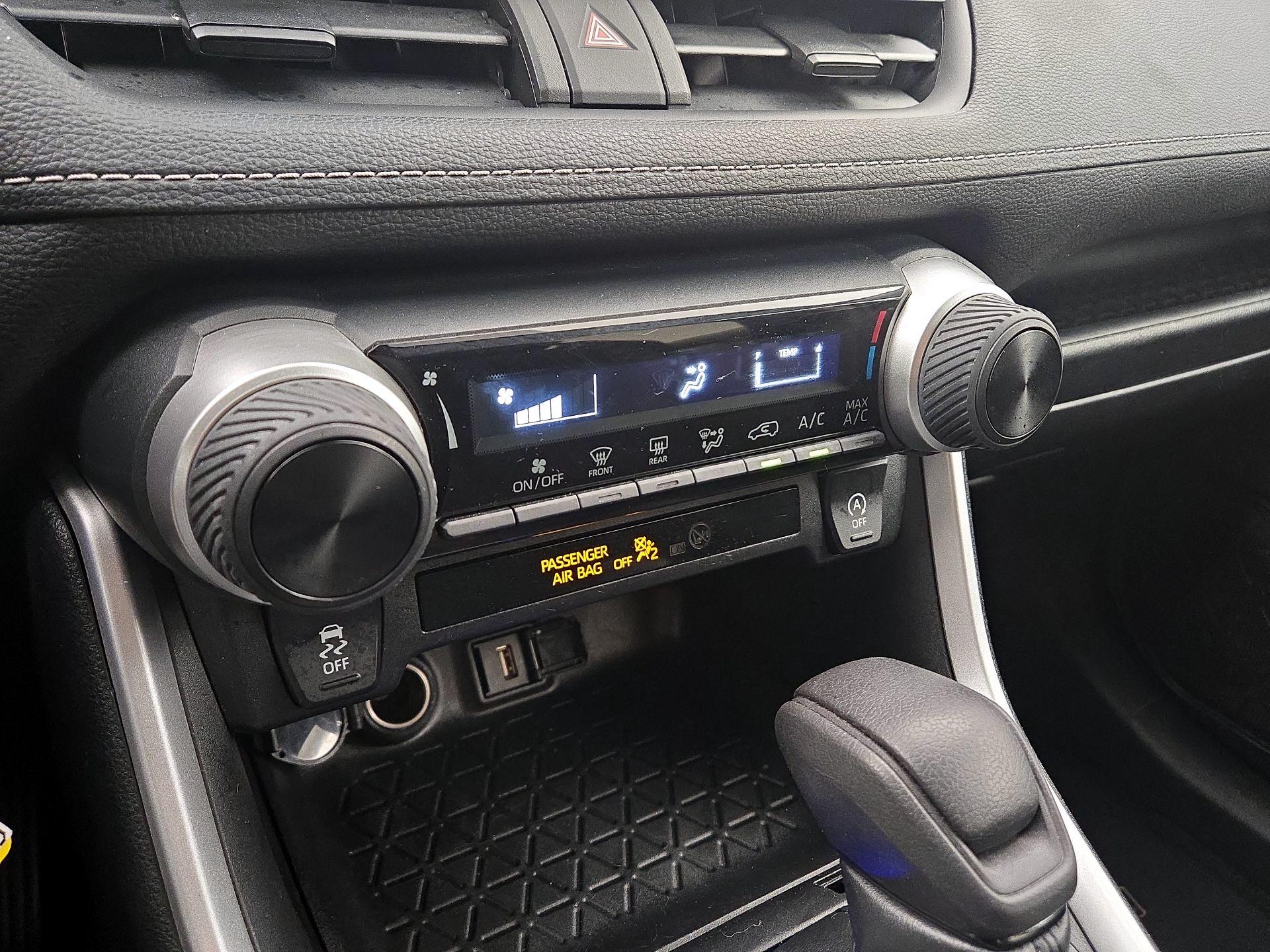 Thumbnail: 2021 Toyota RAV4 - 16