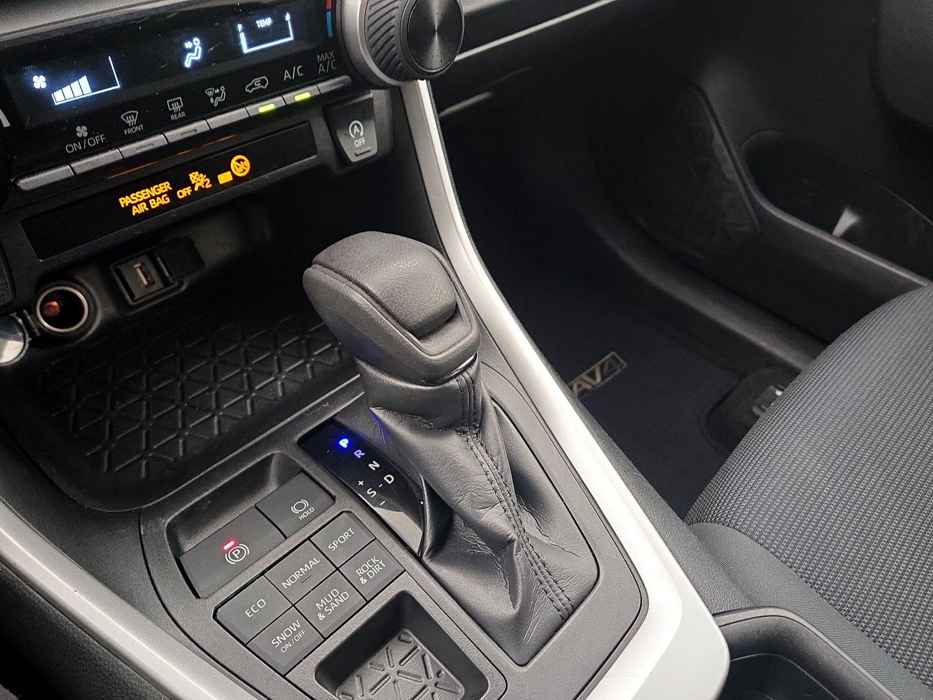 Thumbnail: 2021 Toyota RAV4 - 17