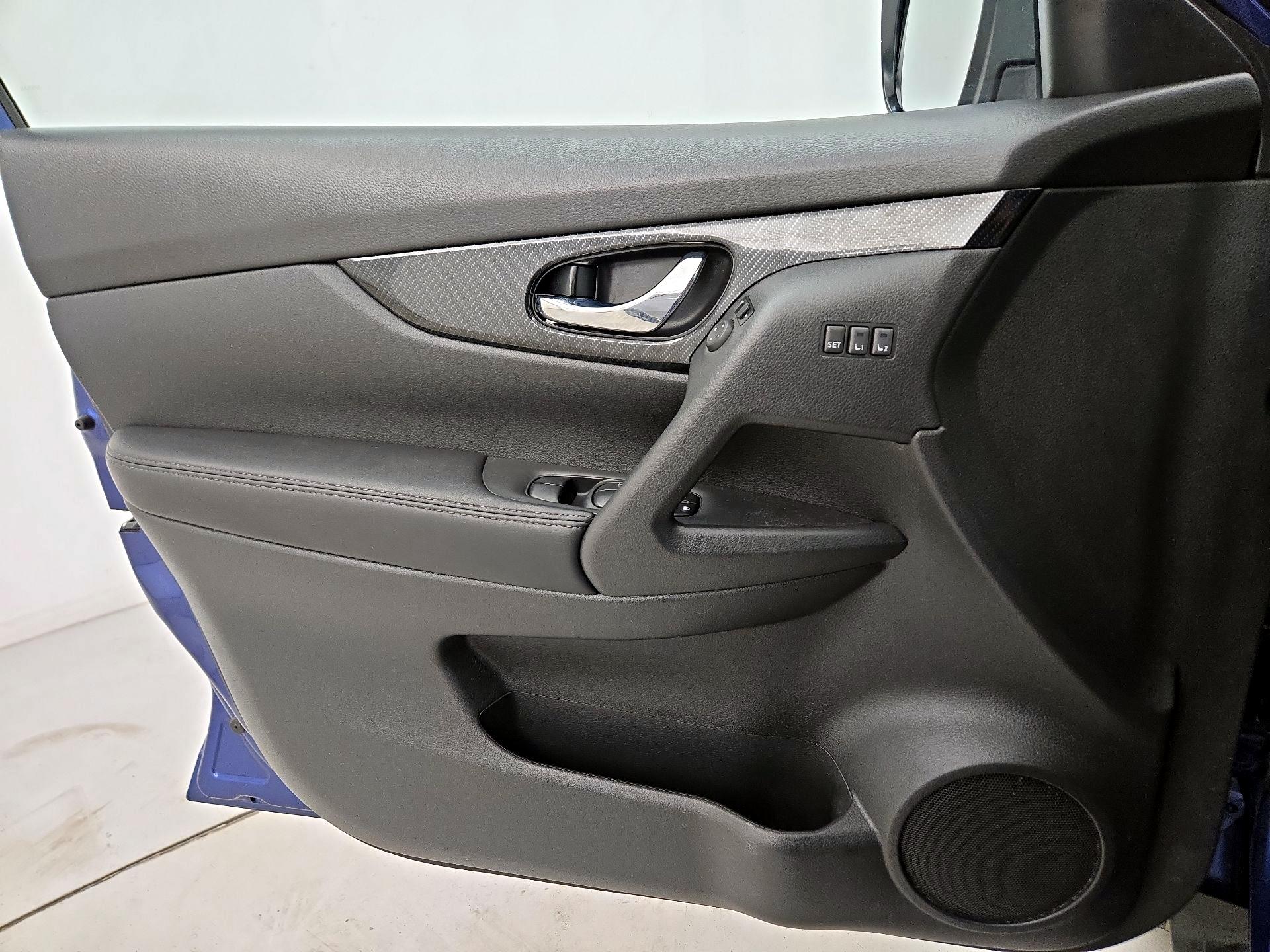 Thumbnail: 2018 Nissan Rogue - 12