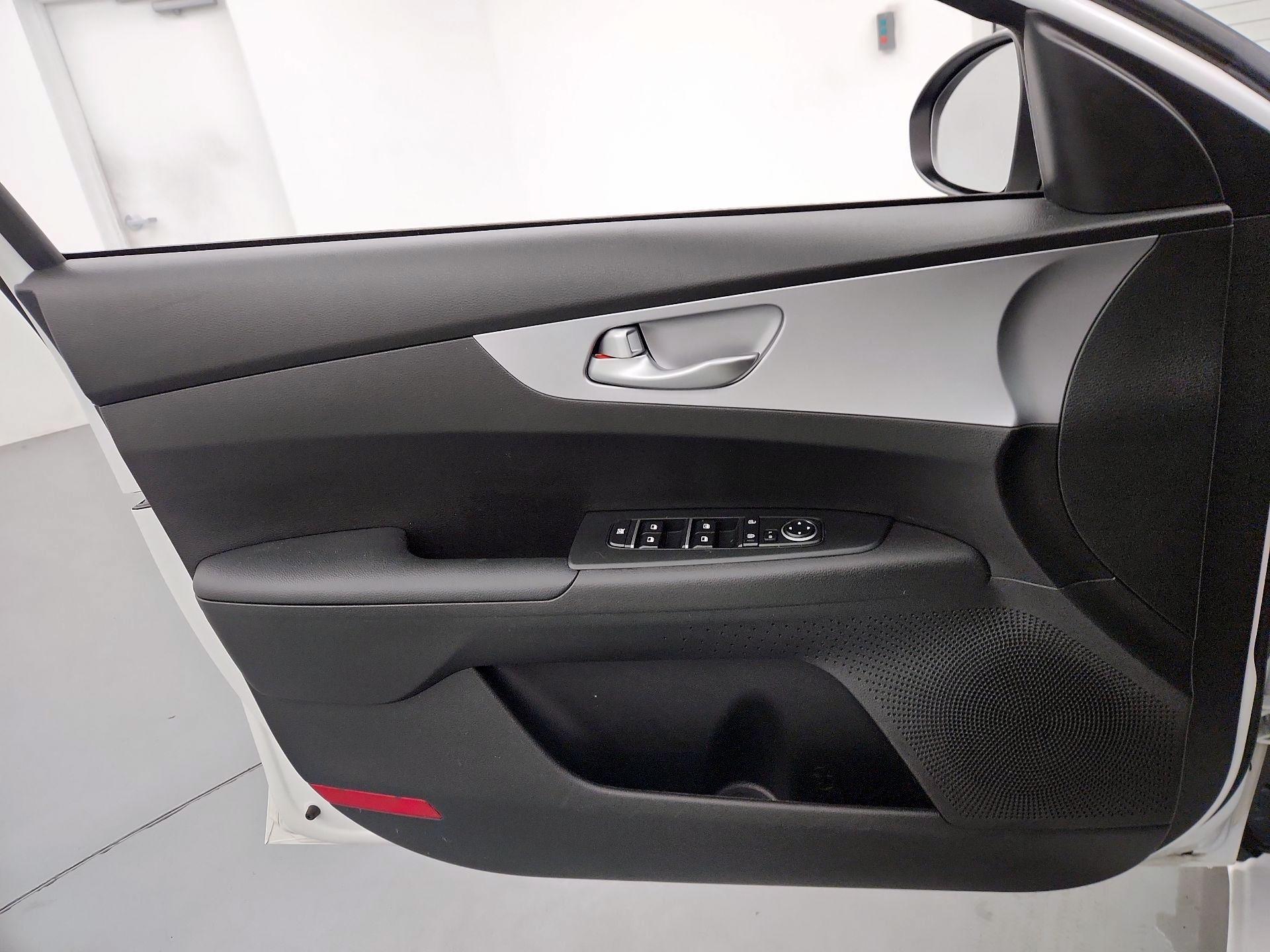 Thumbnail: 2024 Kia Forte - 12