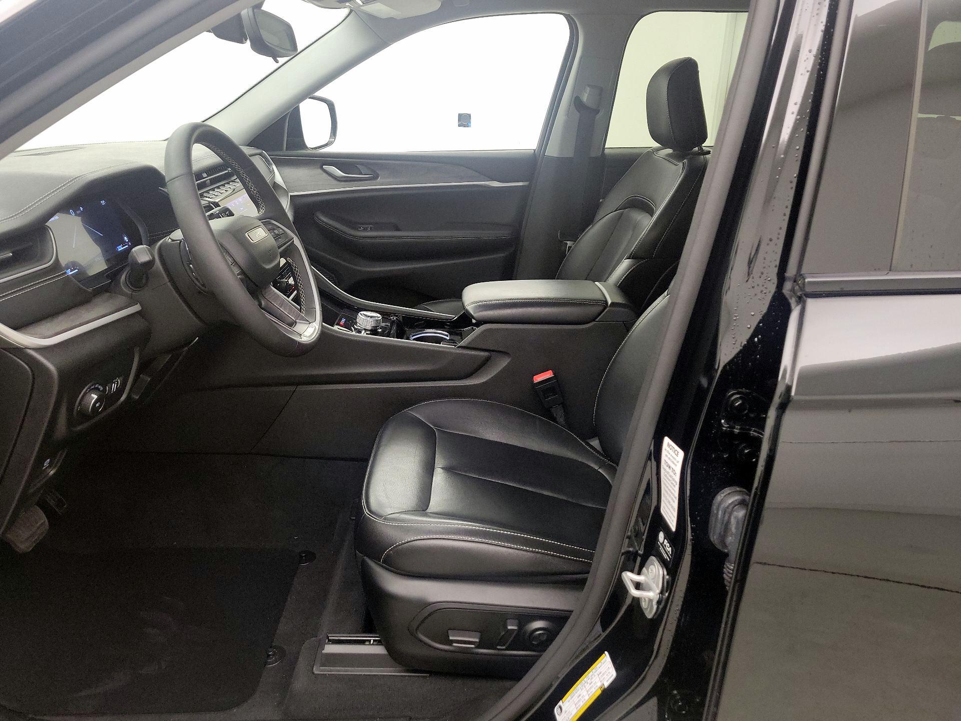 Thumbnail: 2023 Jeep Grand Cherokee - 11