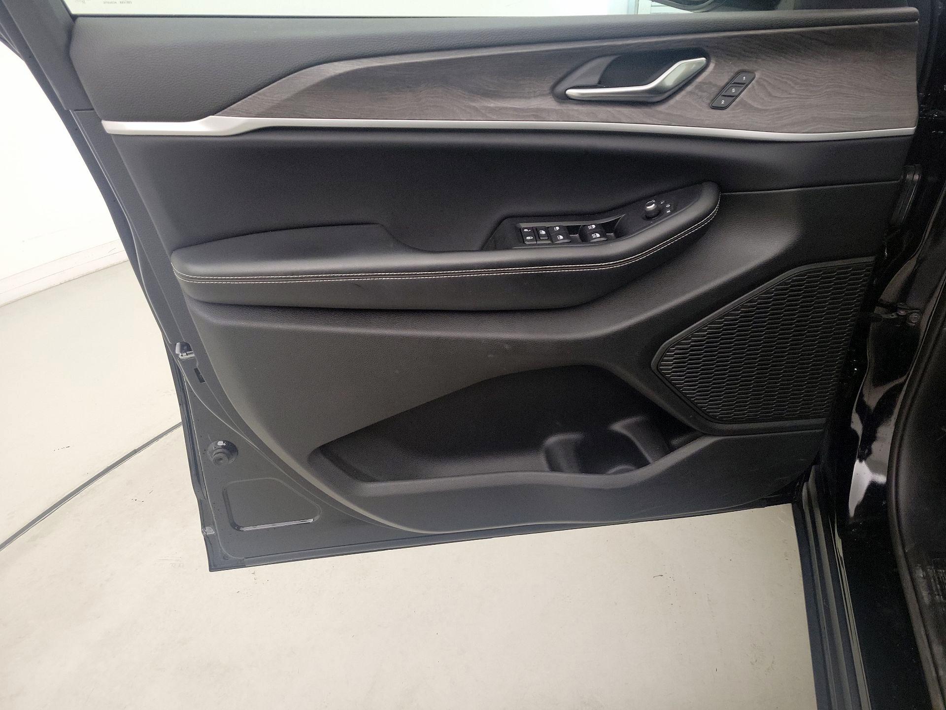 Thumbnail: 2023 Jeep Grand Cherokee - 12