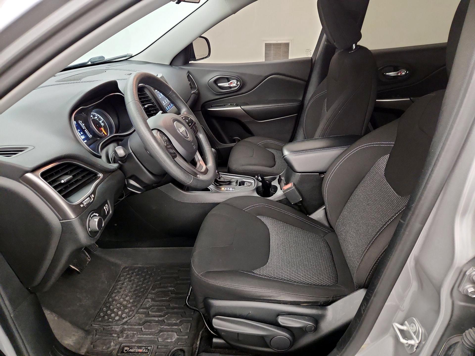 Thumbnail: 2020 Jeep Cherokee - 11