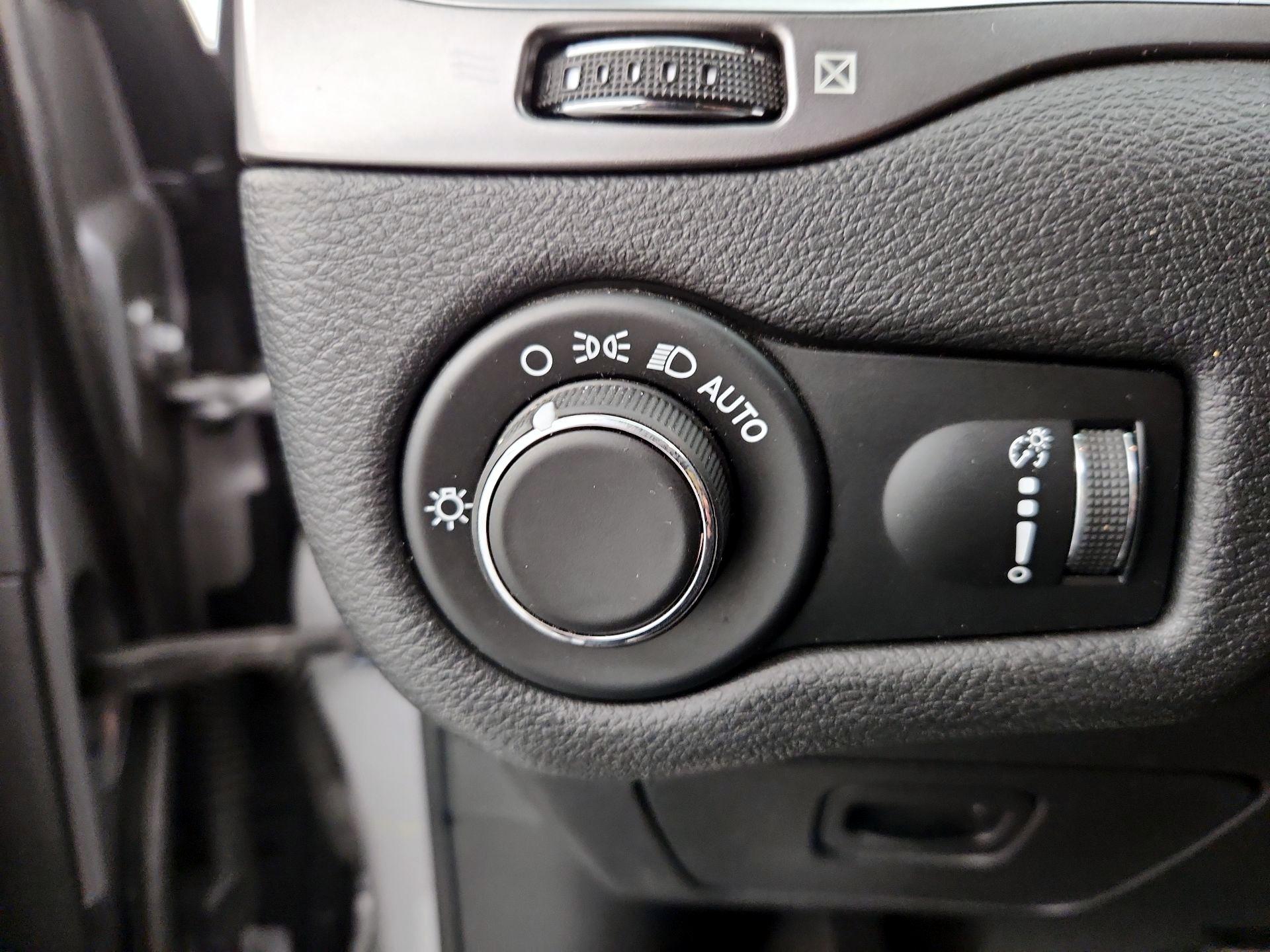 Thumbnail: 2020 Jeep Cherokee - 13