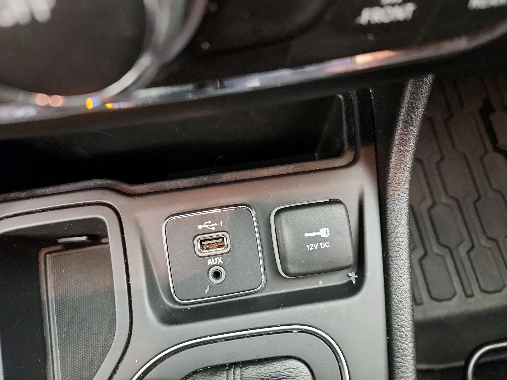 Thumbnail: 2020 Jeep Cherokee - 18