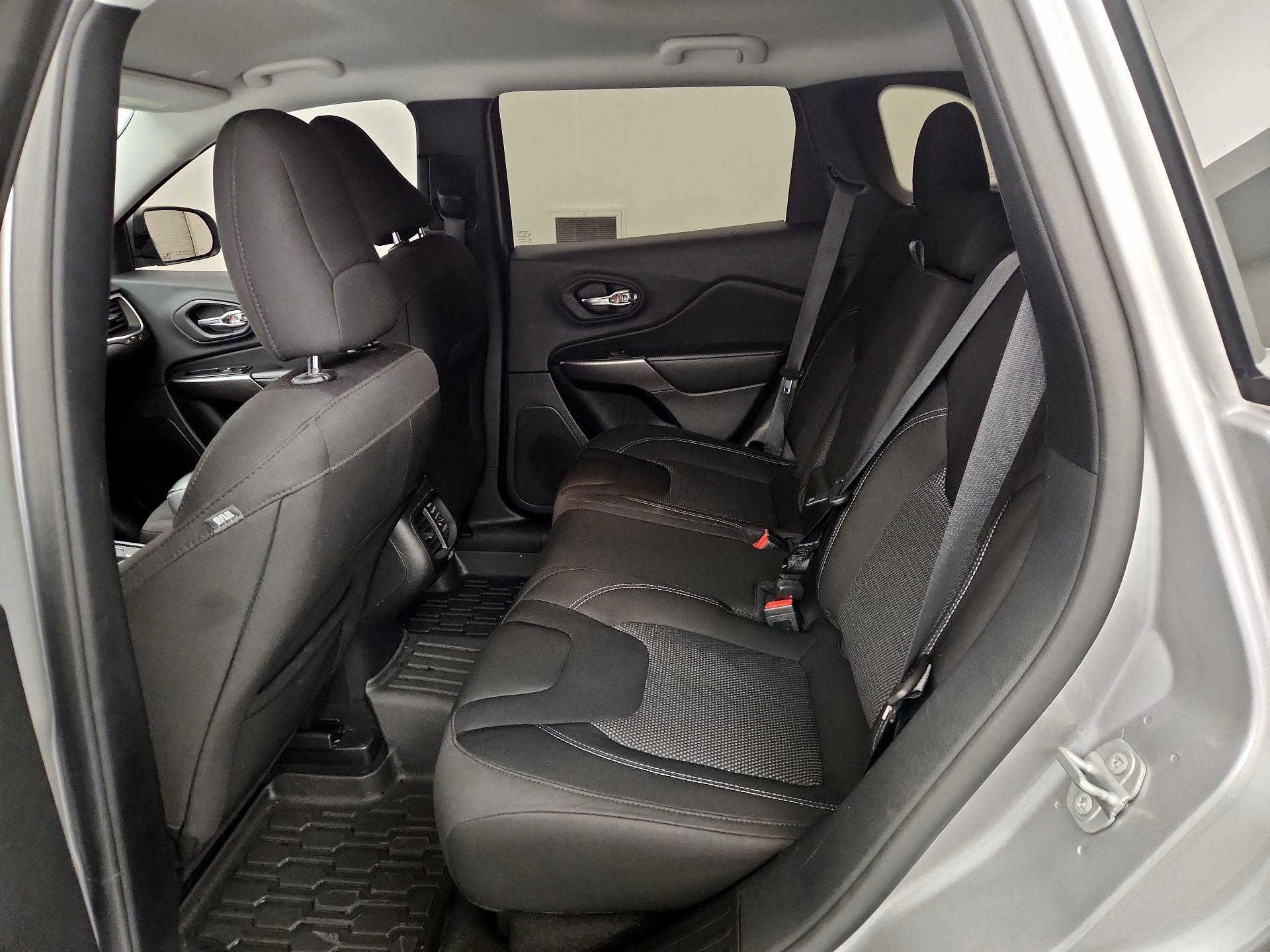 Thumbnail: 2020 Jeep Cherokee - 19