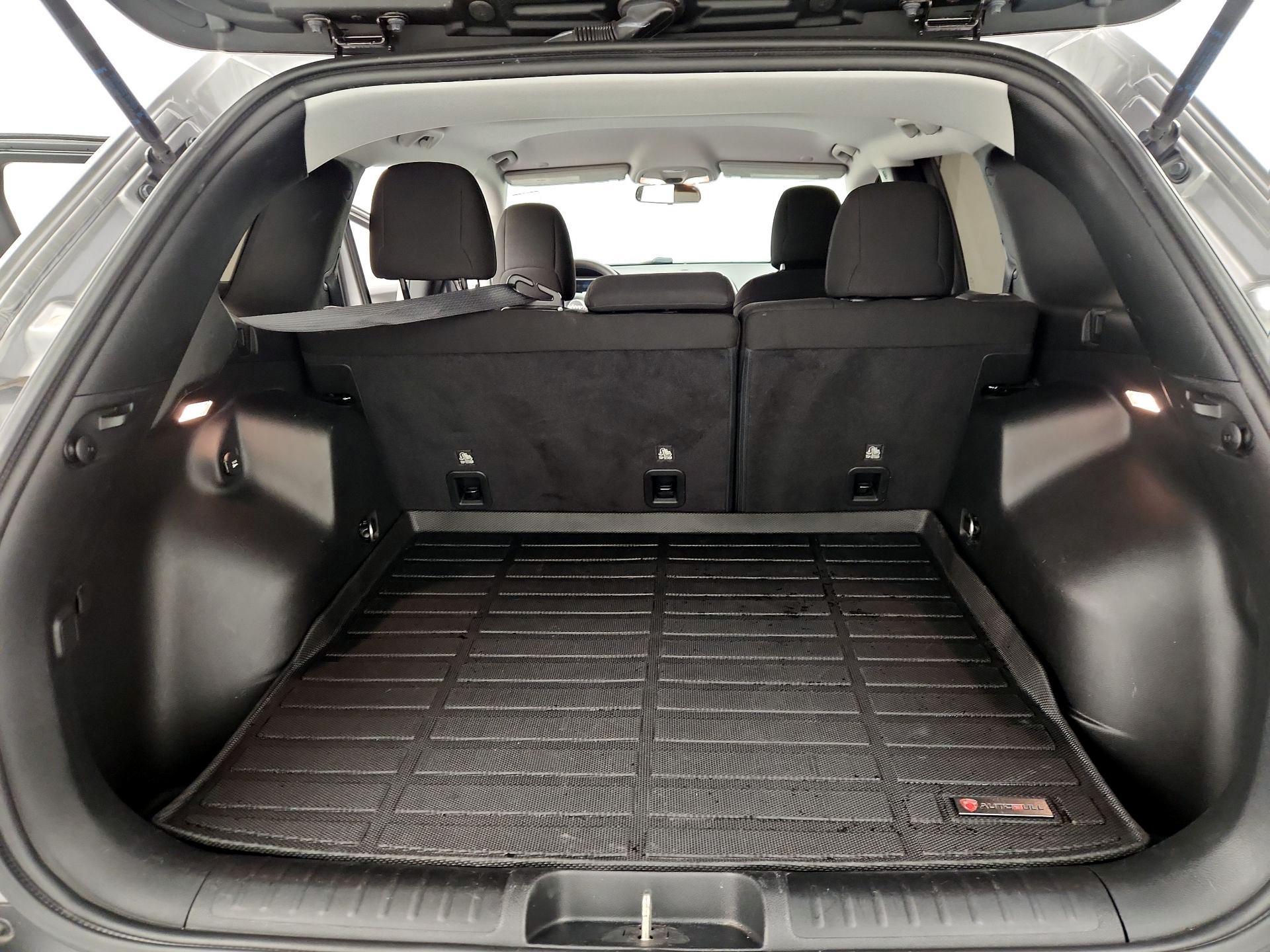 Thumbnail: 2020 Jeep Cherokee - 20