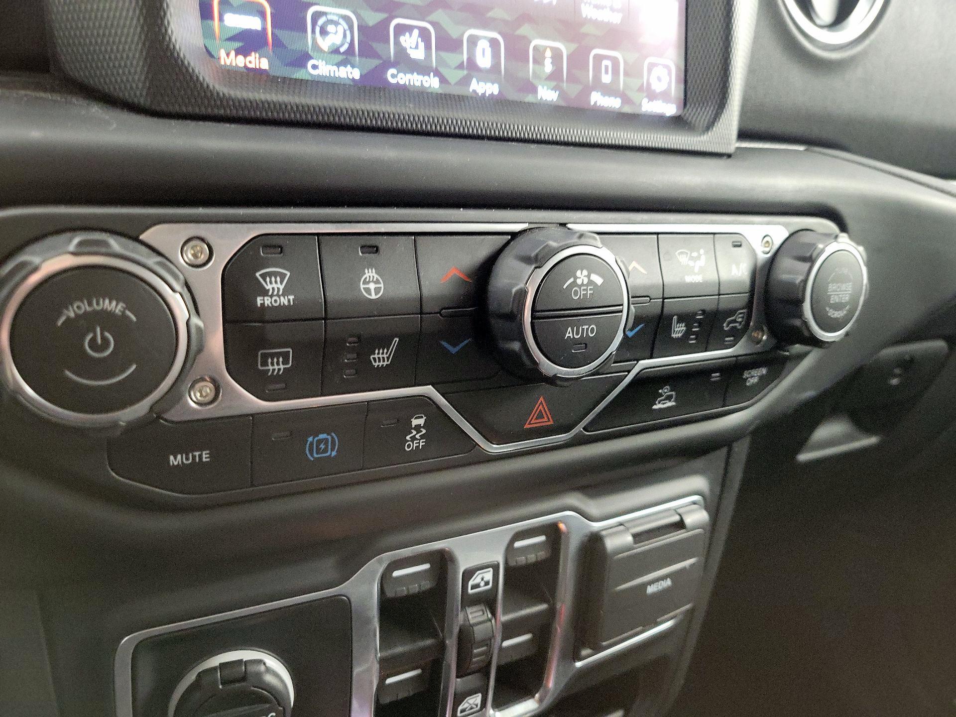 Thumbnail: 2022 Jeep Wrangler - 17