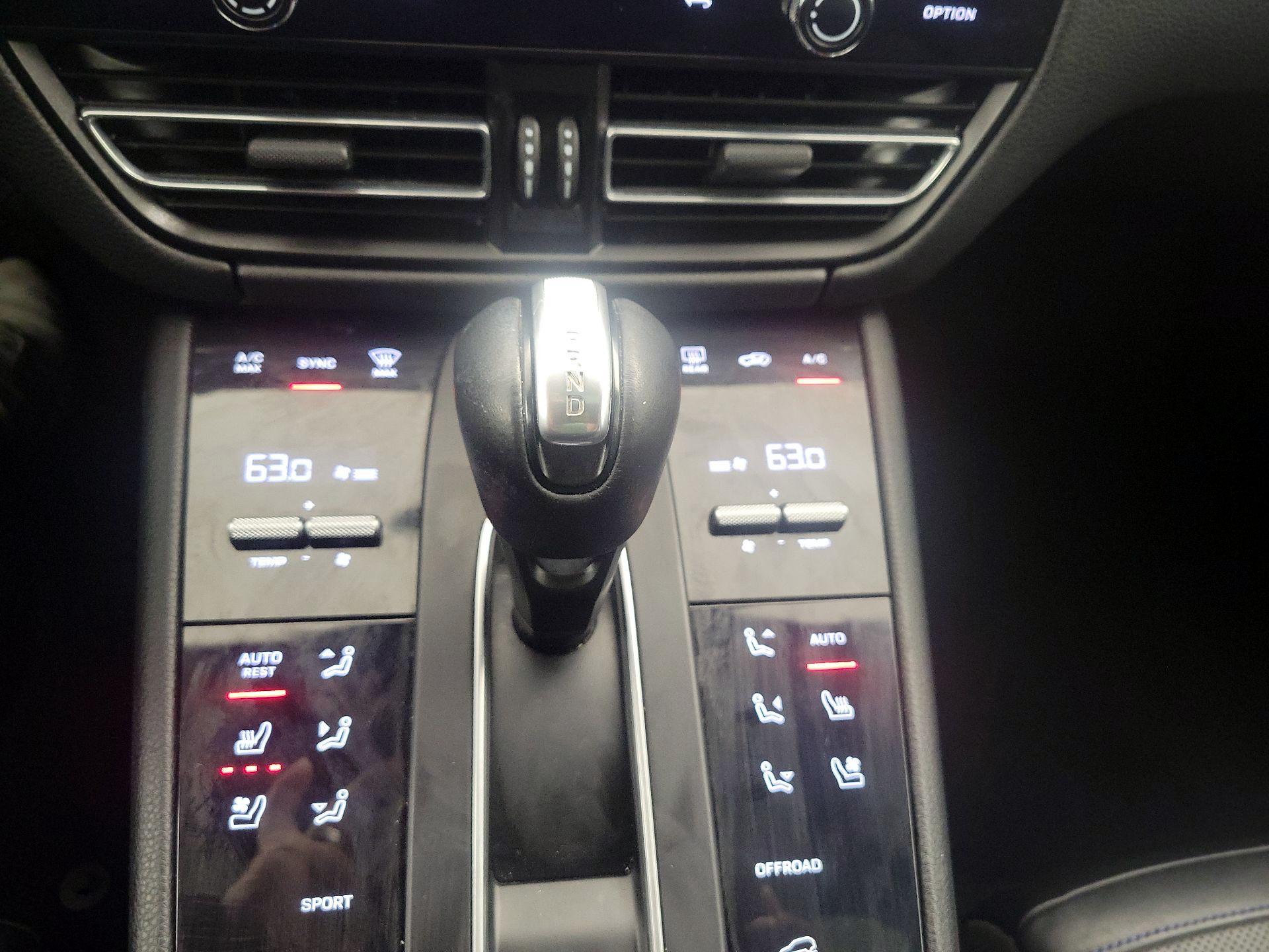 Thumbnail: 2022 Porsche Macan - 17