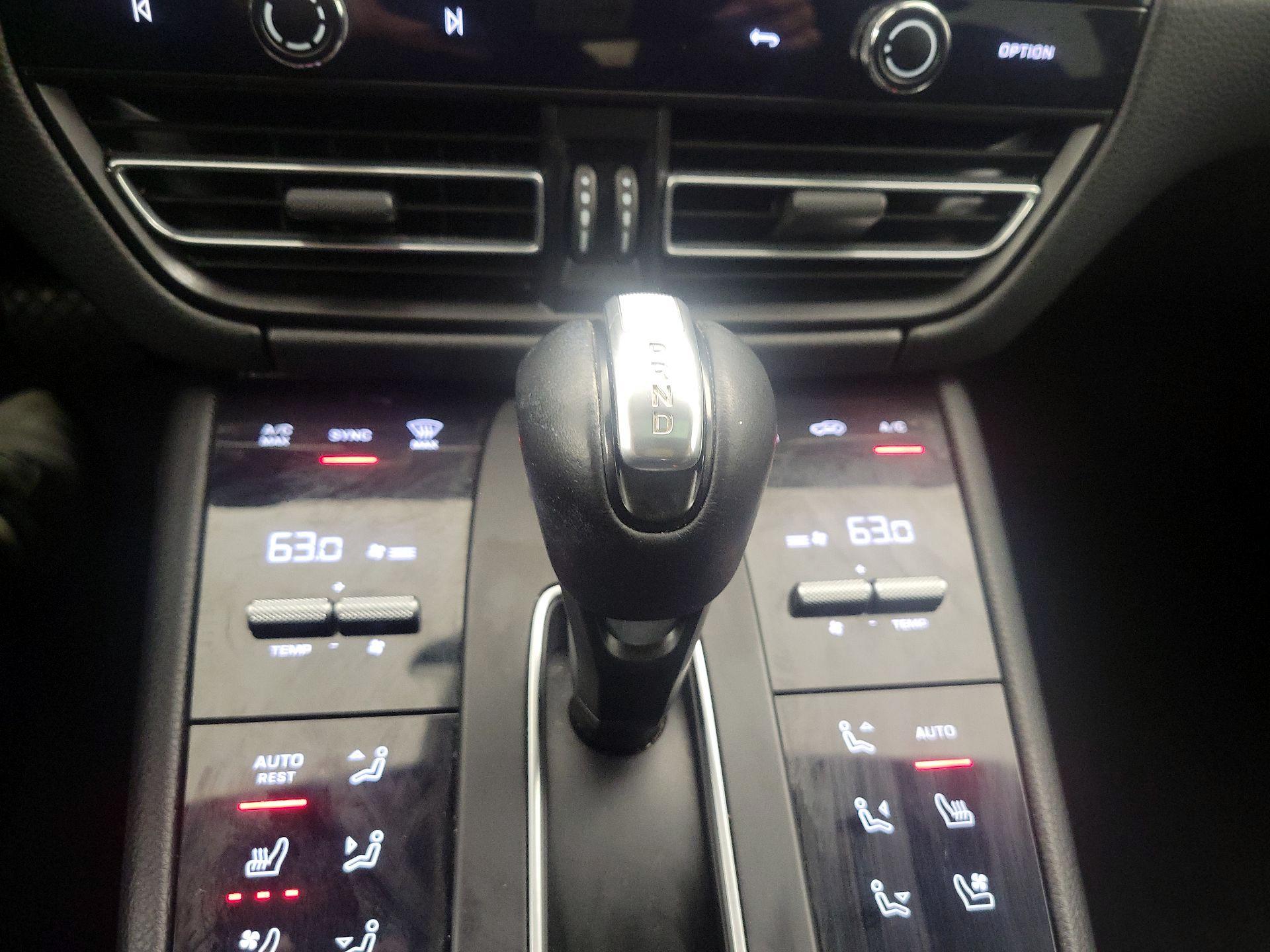 Thumbnail: 2022 Porsche Macan - 18