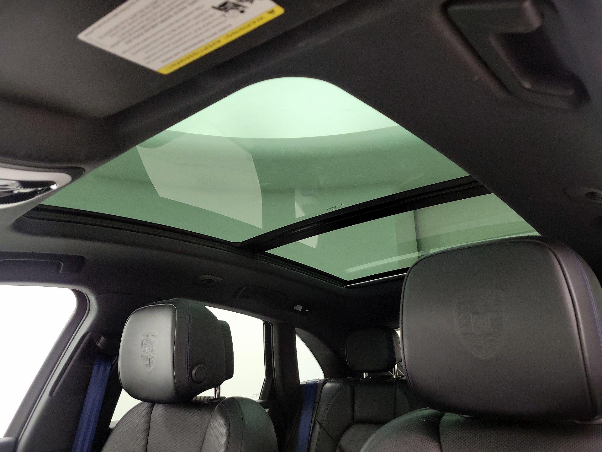 Thumbnail: 2022 Porsche Macan - 20