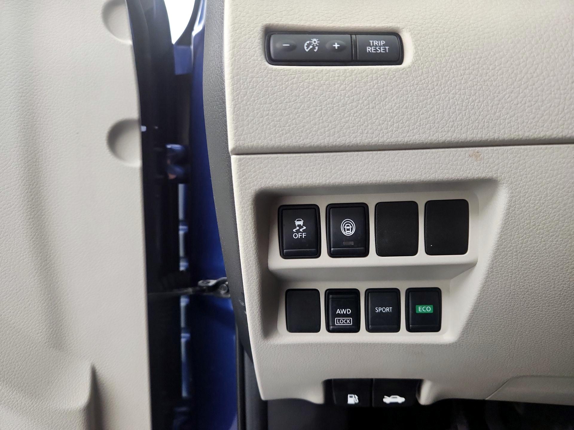 Thumbnail: 2020 Nissan Rogue Sport - 13