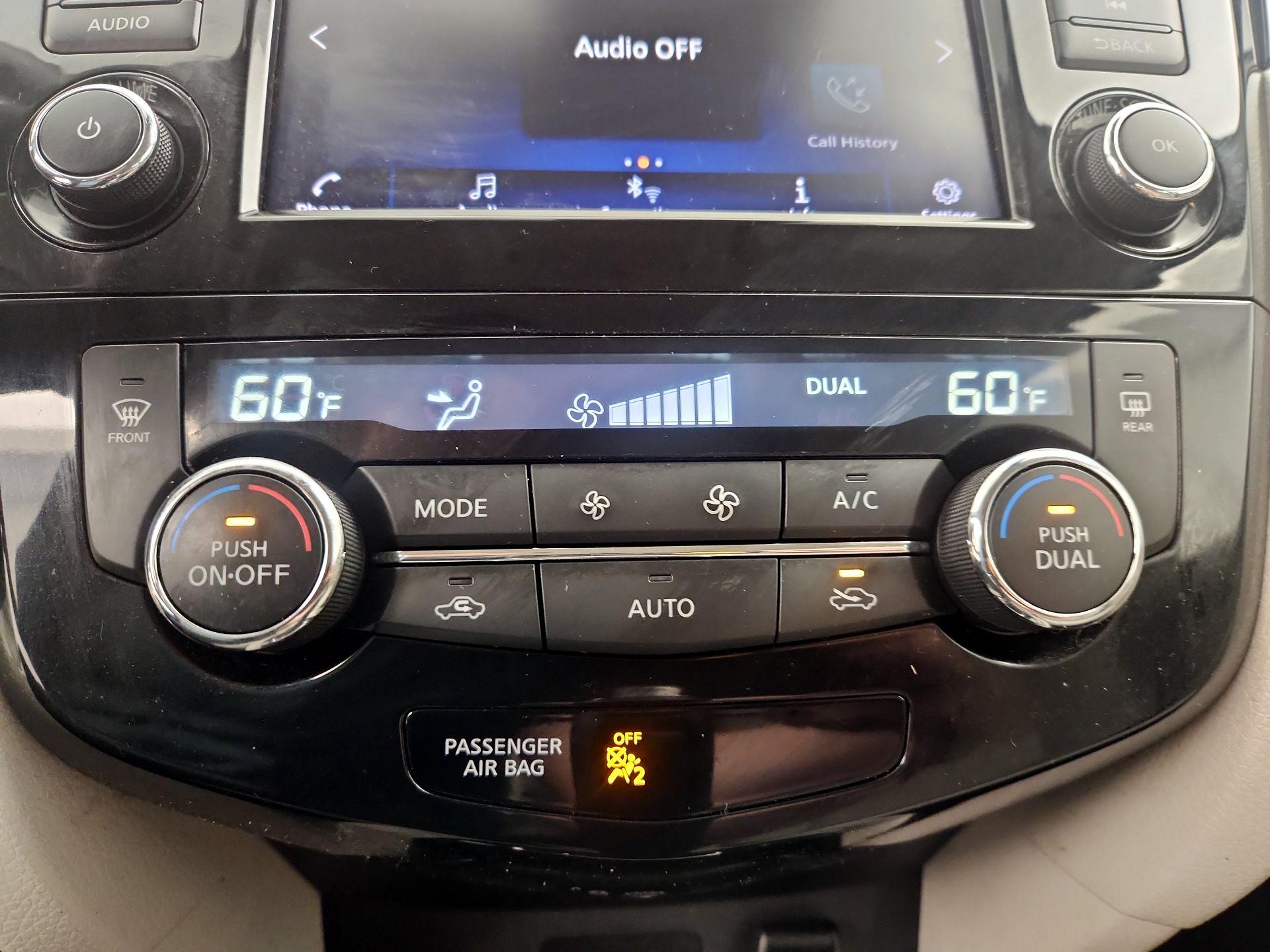 Thumbnail: 2020 Nissan Rogue Sport - 16