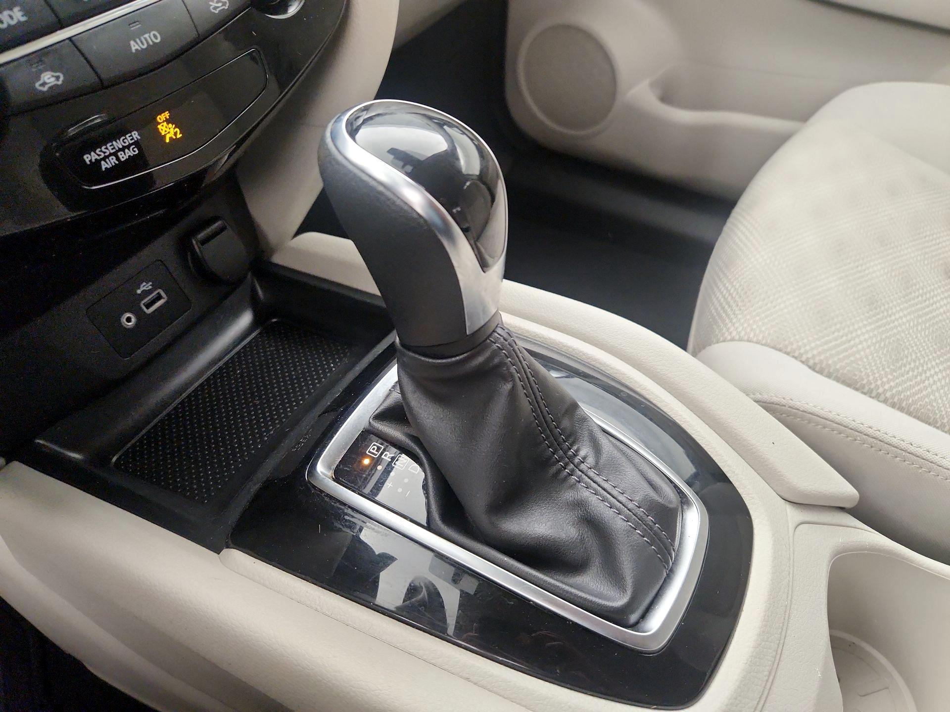 Thumbnail: 2020 Nissan Rogue Sport - 17