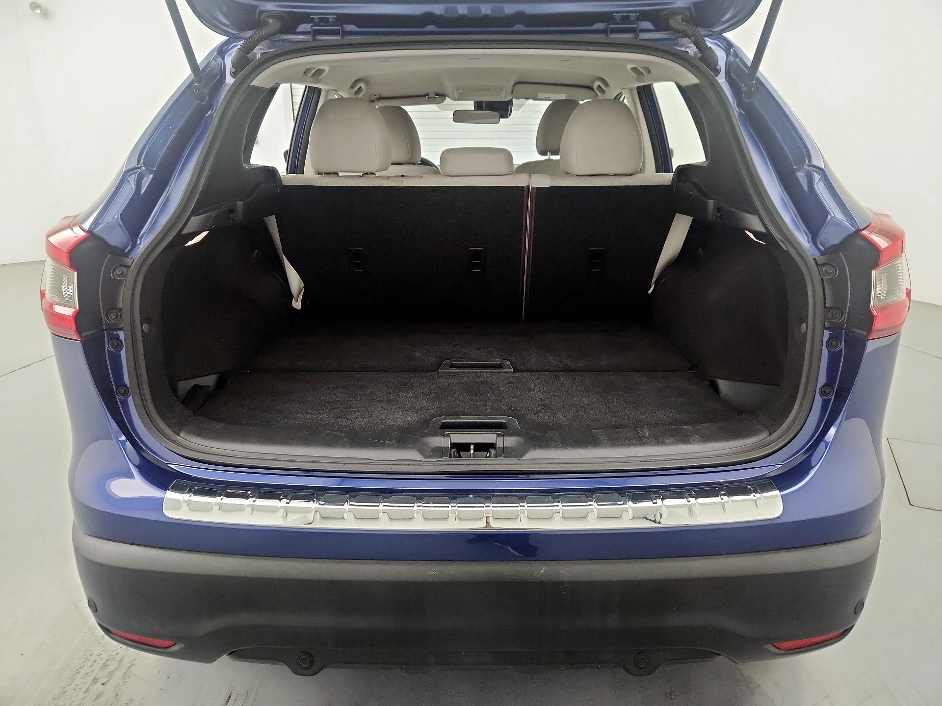 Thumbnail: 2020 Nissan Rogue Sport - 20