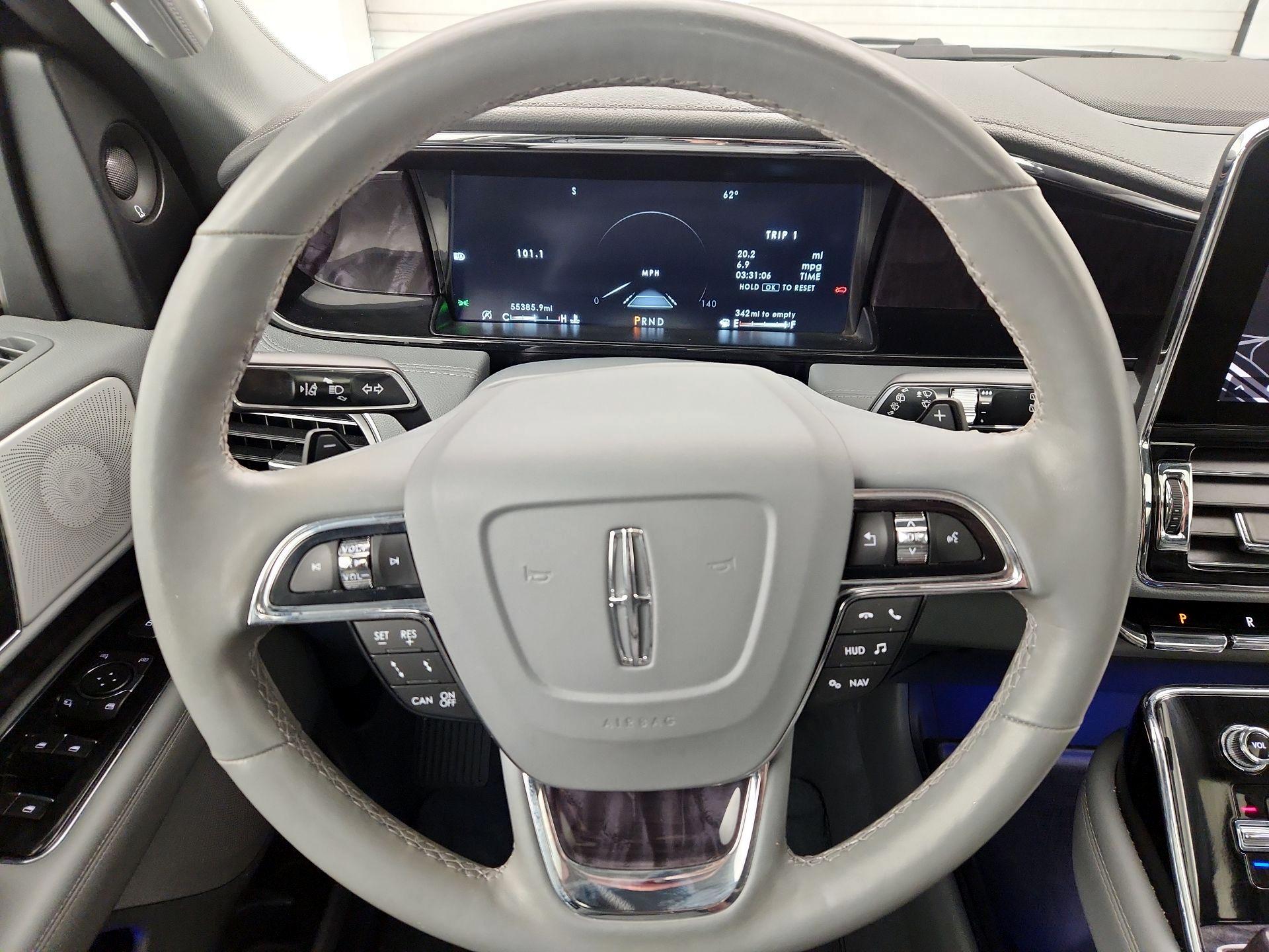 Thumbnail: 2021 Lincoln Navigator L - 10