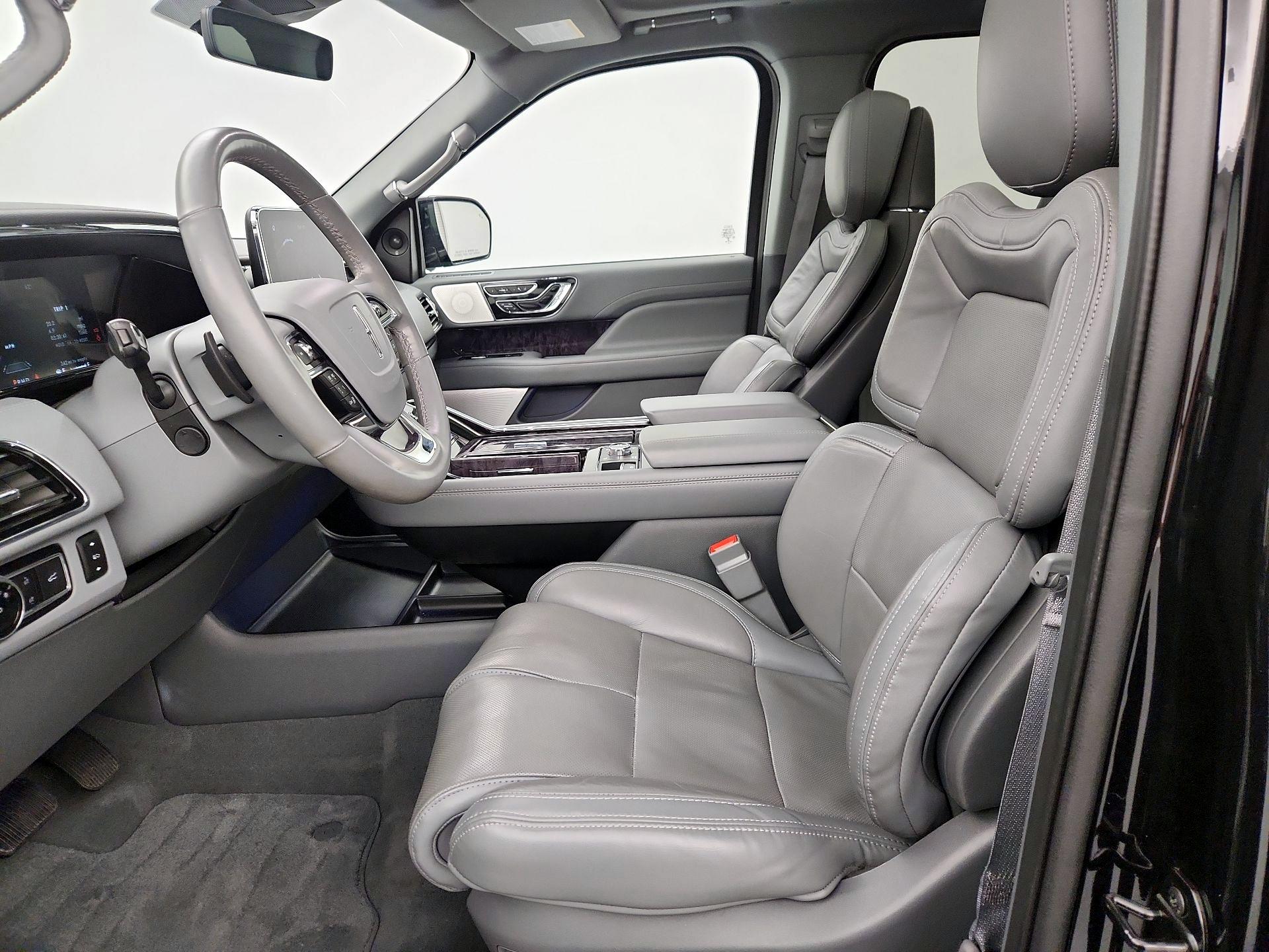 Thumbnail: 2021 Lincoln Navigator L - 11