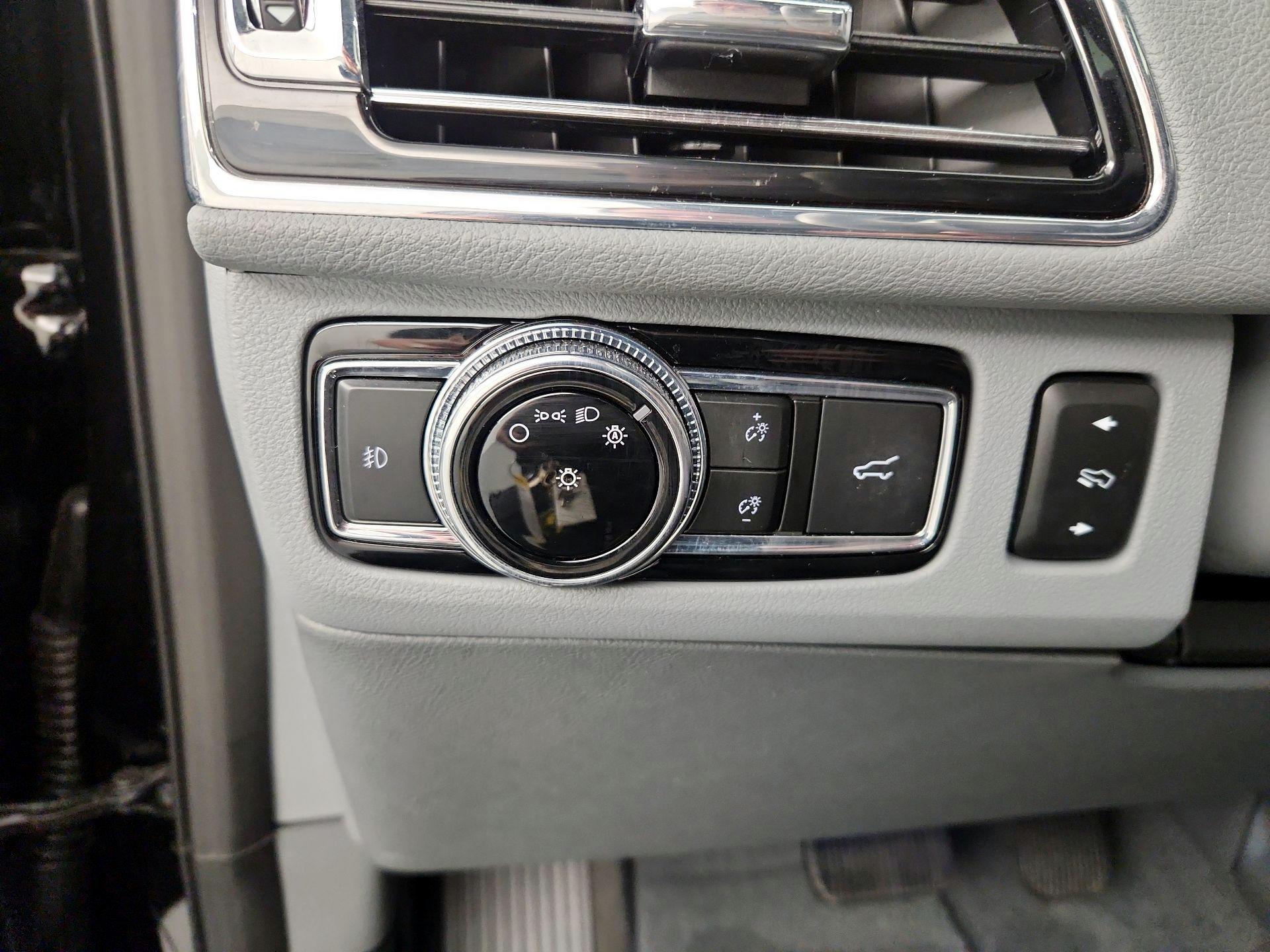 Thumbnail: 2021 Lincoln Navigator L - 13