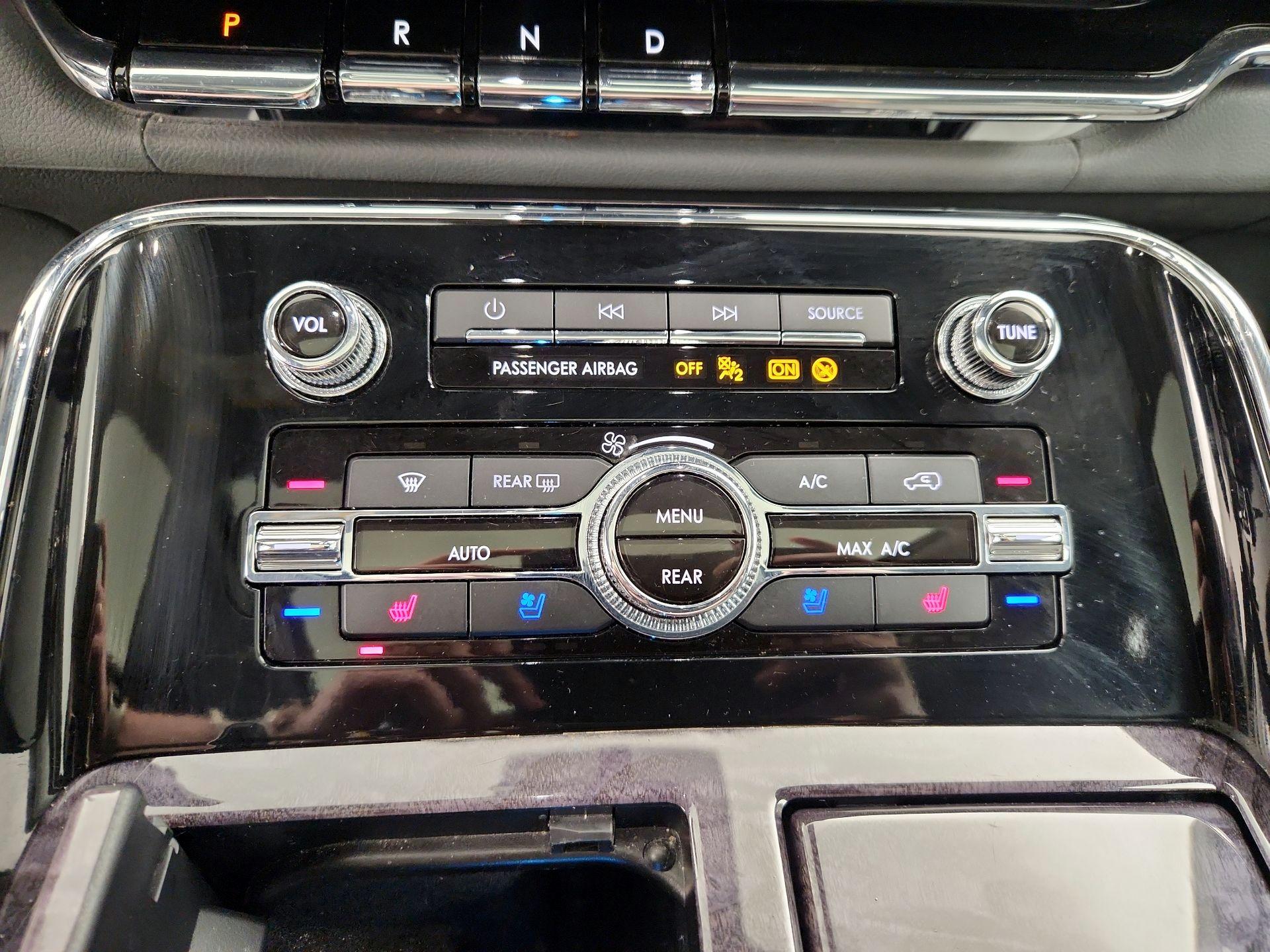 Thumbnail: 2021 Lincoln Navigator L - 17