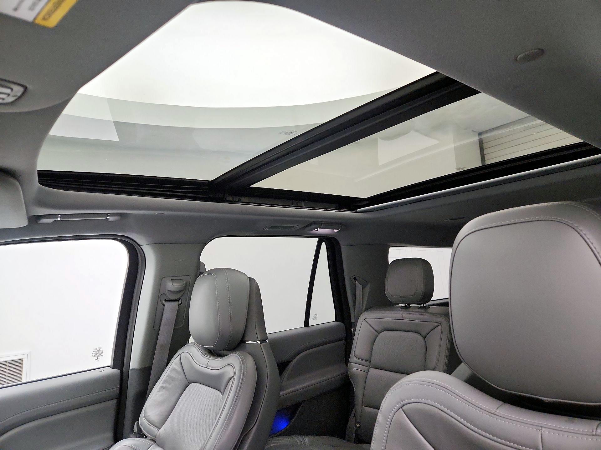 Thumbnail: 2021 Lincoln Navigator L - 20