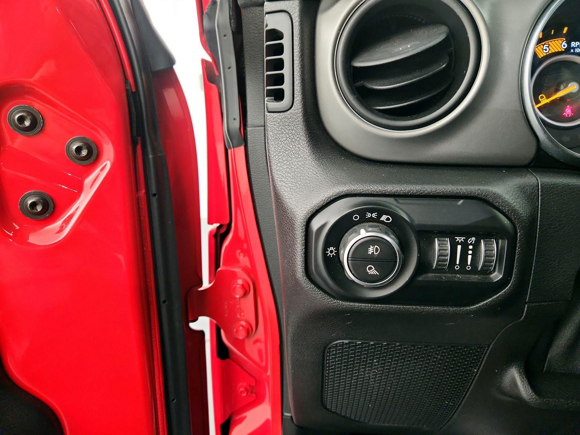 Thumbnail: 2021 Jeep Gladiator - 13