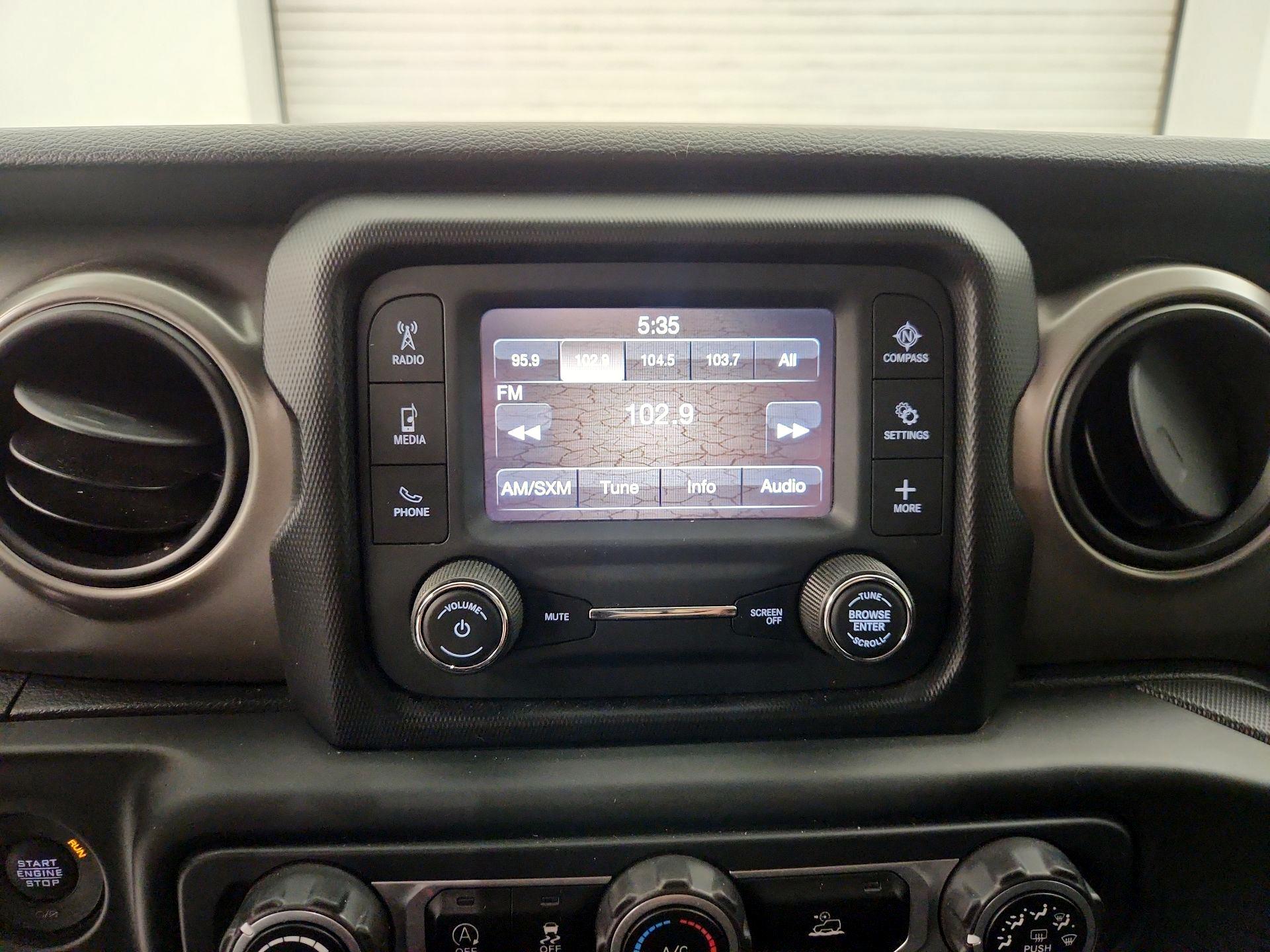 Thumbnail: 2021 Jeep Gladiator - 15