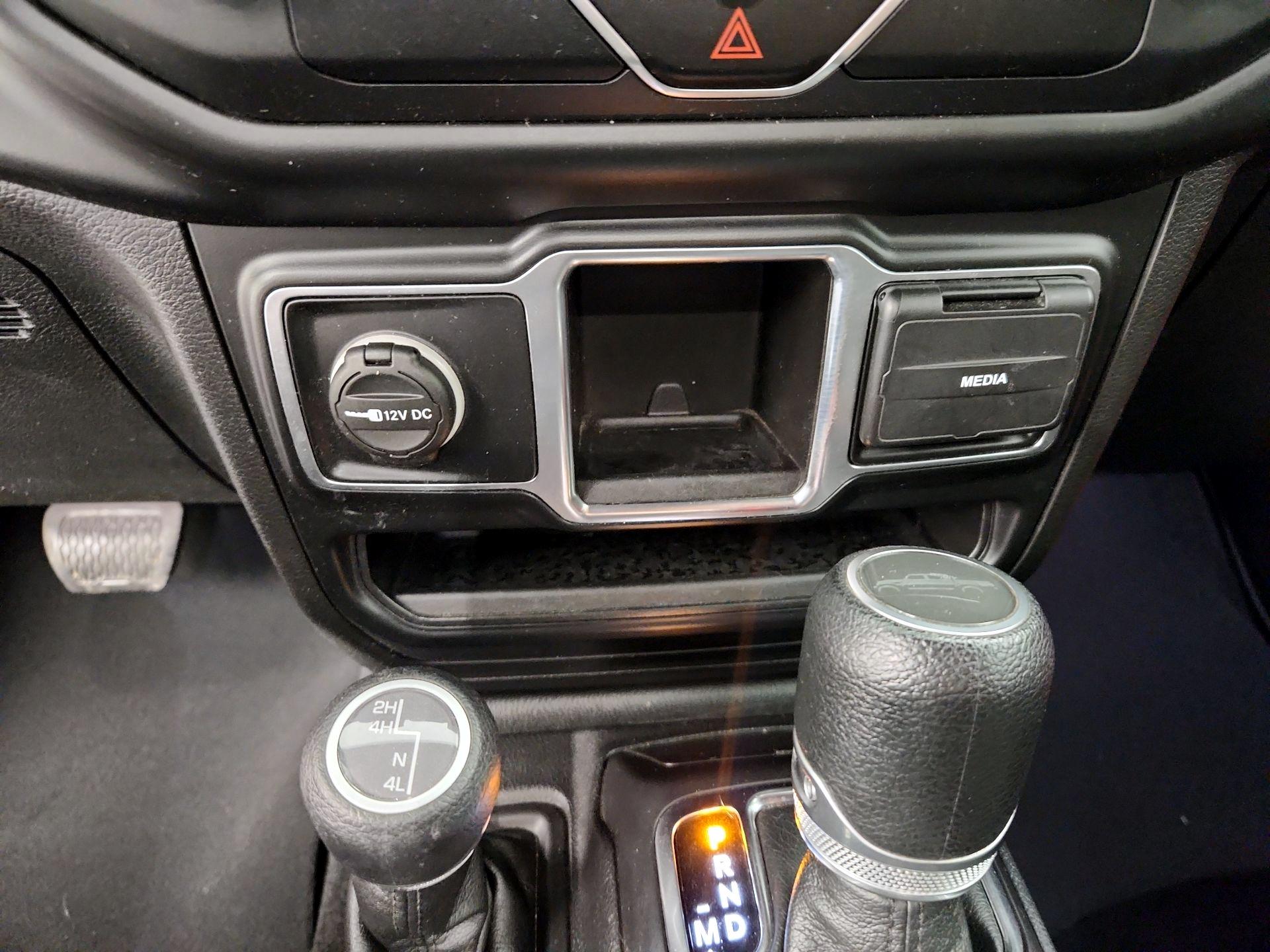 Thumbnail: 2021 Jeep Gladiator - 18