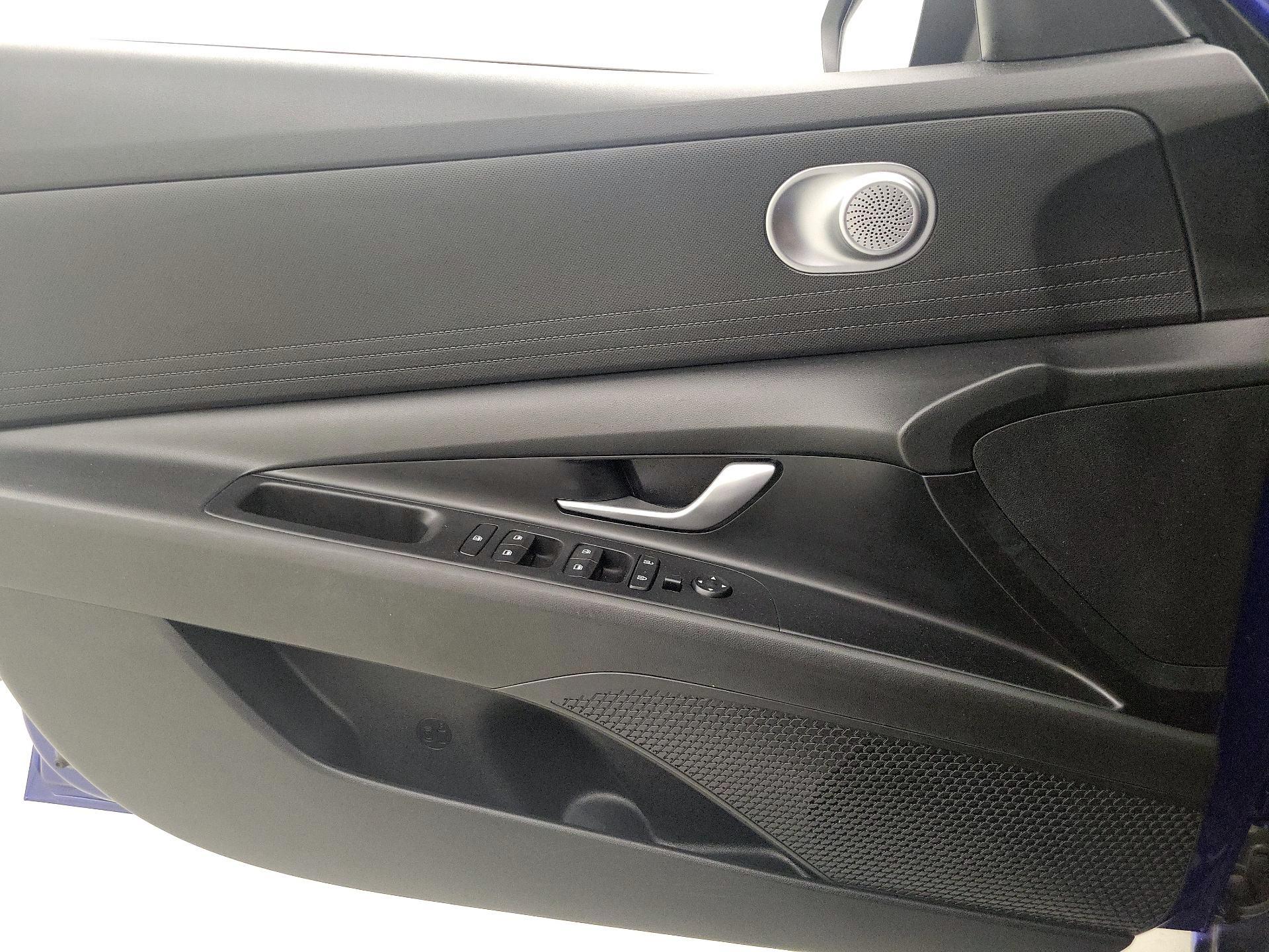 Thumbnail: 2022 Hyundai Elantra - 12