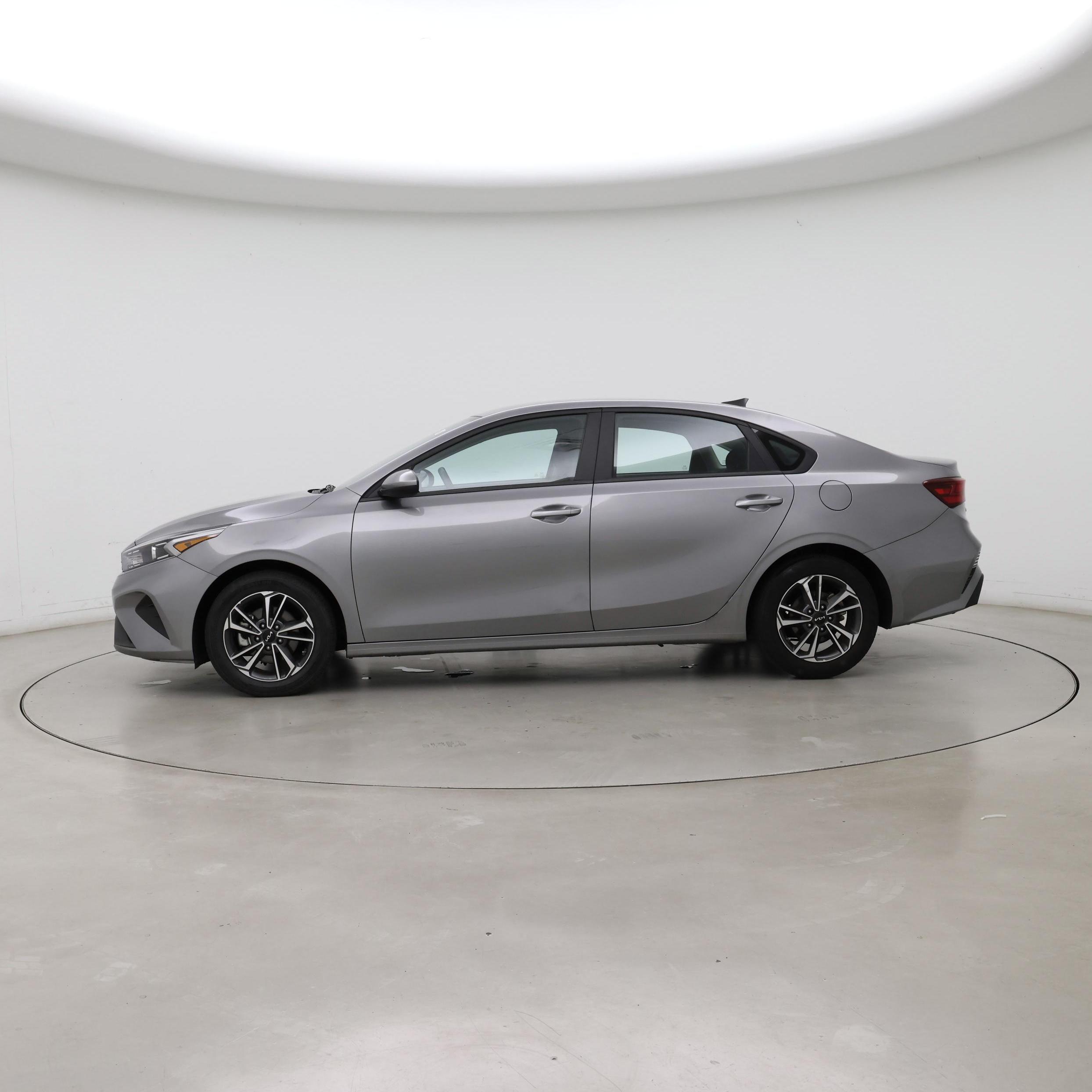 Thumbnail: 2024 Kia Forte - 3