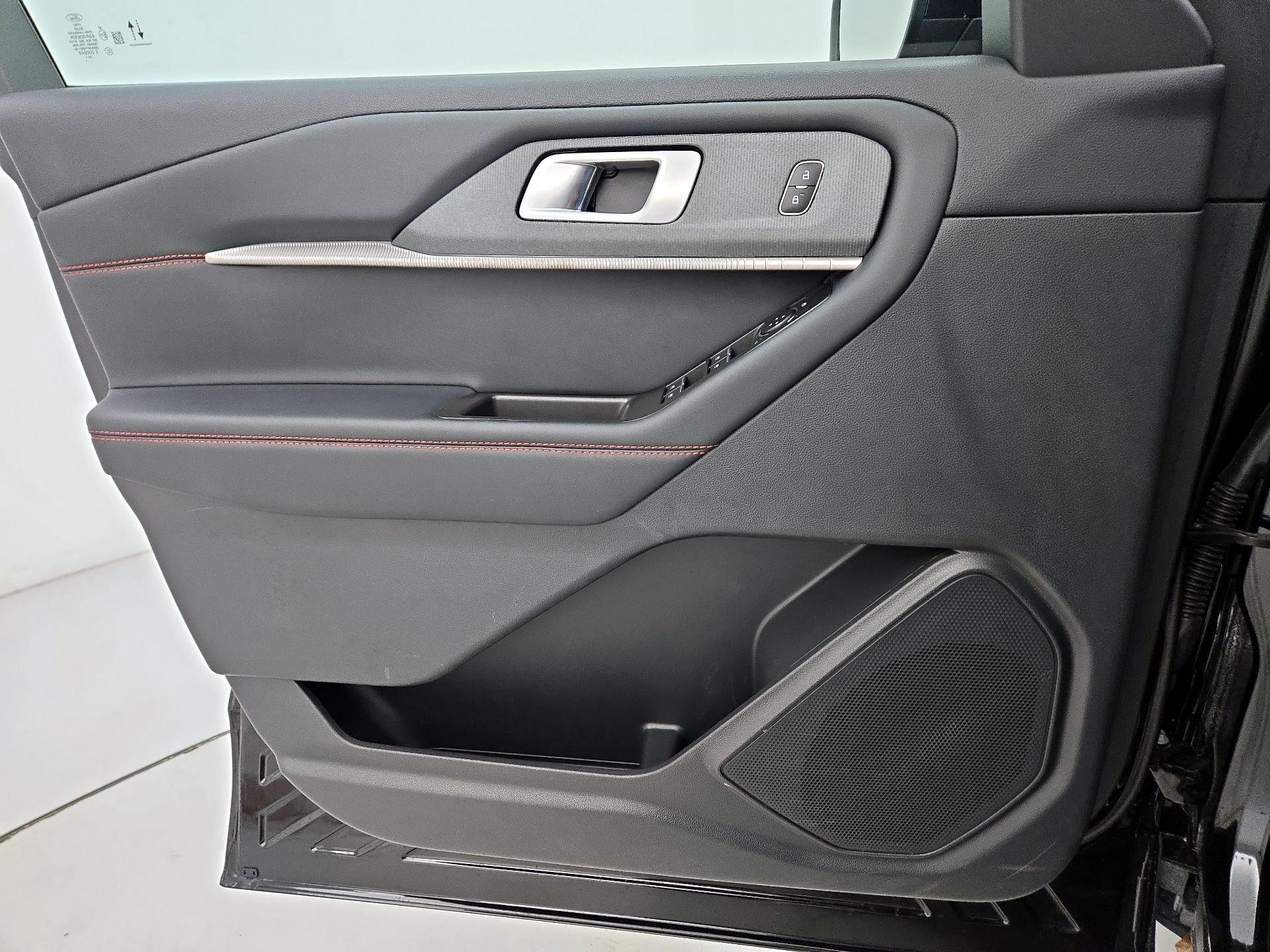 Thumbnail: 2025 Ford Explorer - 12