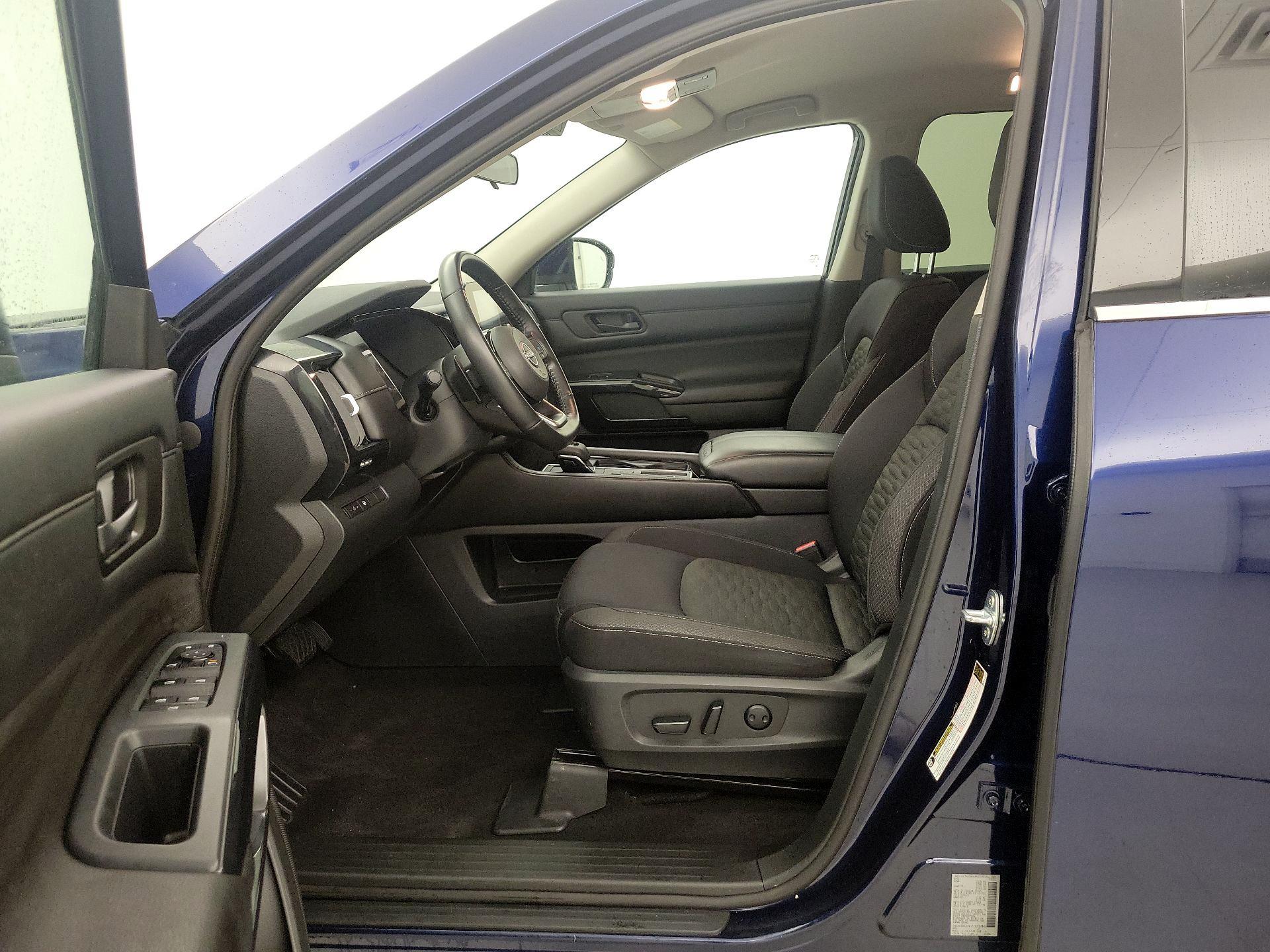 Thumbnail: 2023 Nissan Pathfinder - 11