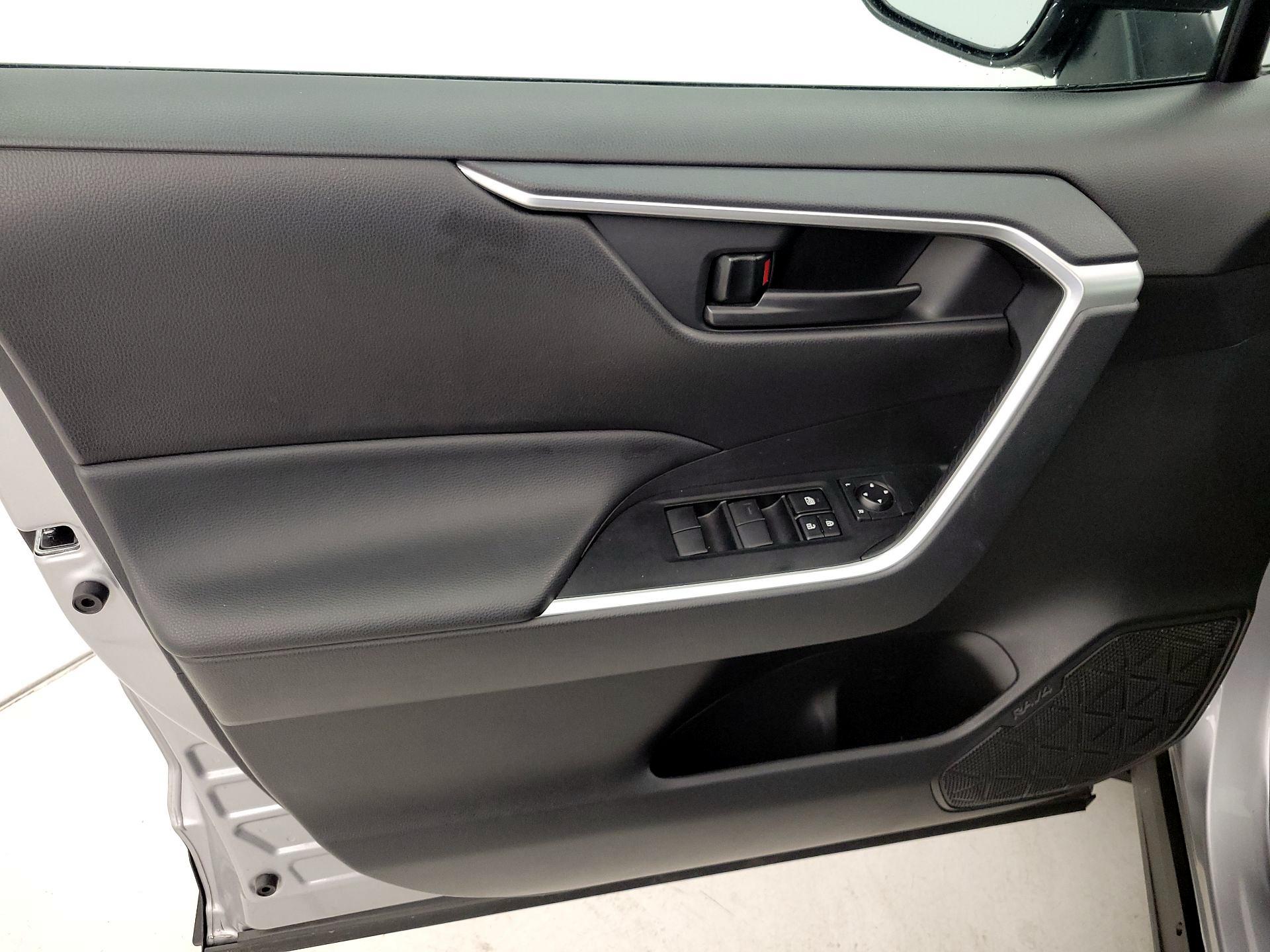 Thumbnail: 2025 Toyota RAV4 - 12