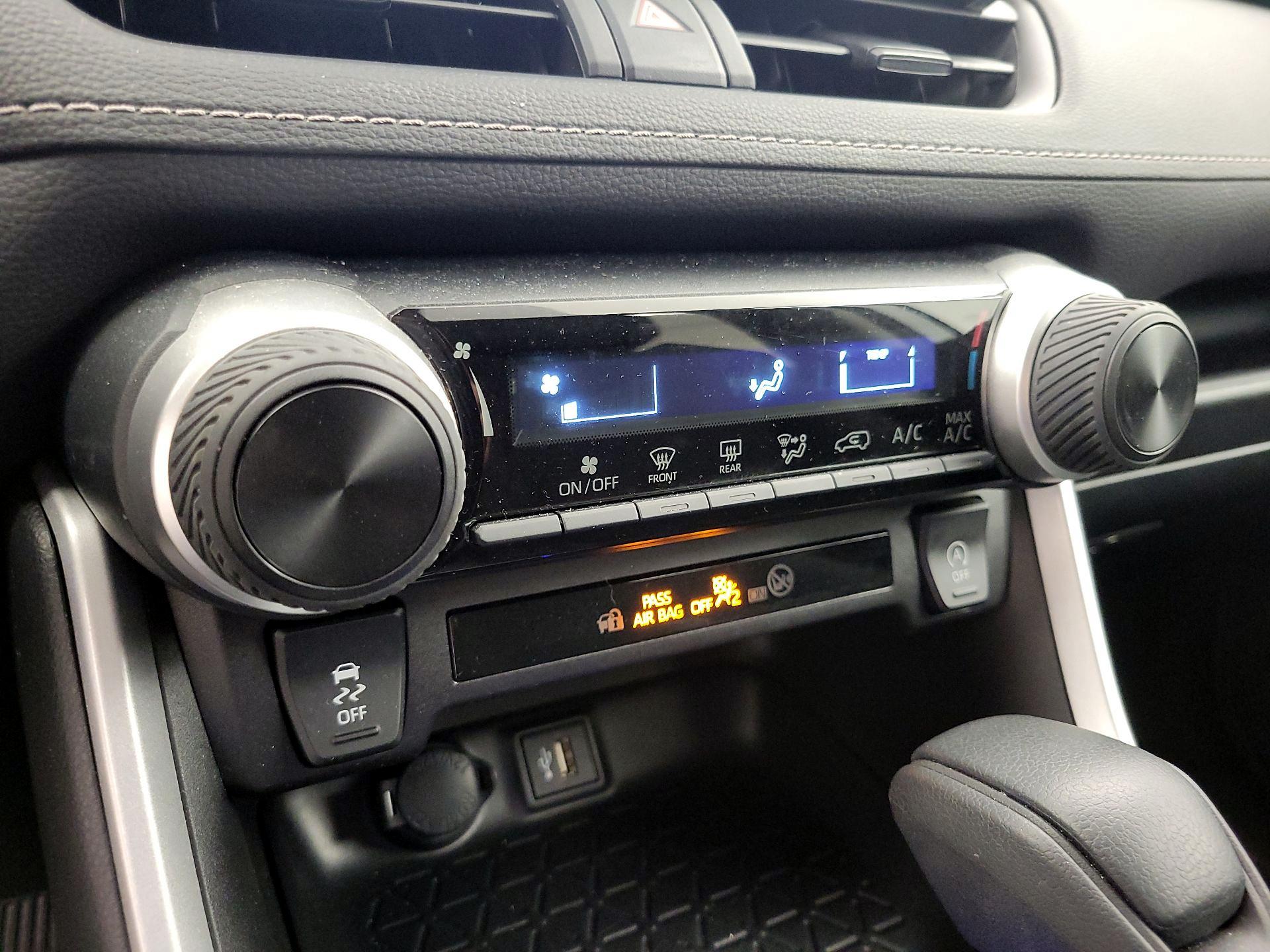 Thumbnail: 2025 Toyota RAV4 - 16