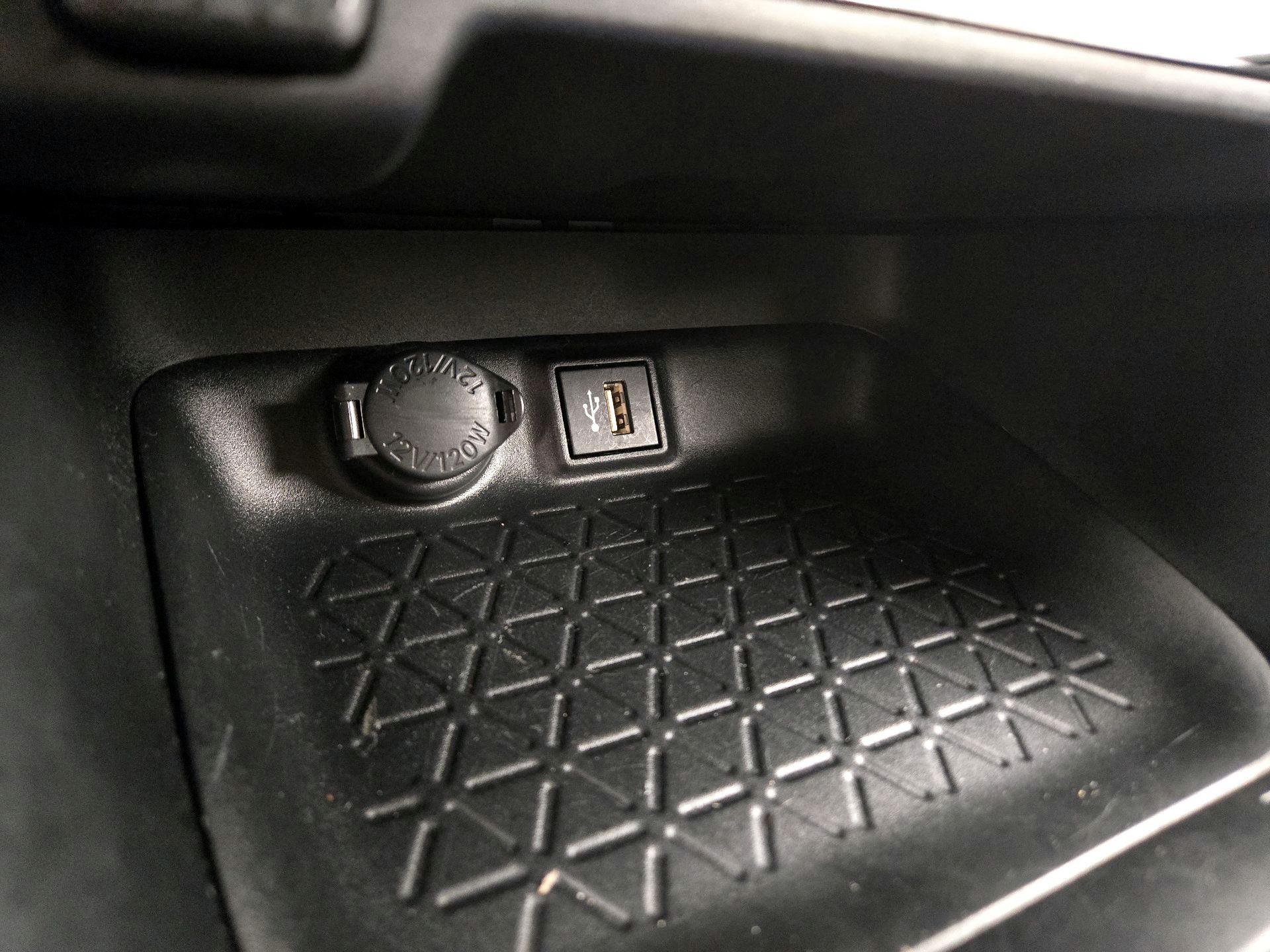 Thumbnail: 2025 Toyota RAV4 - 19