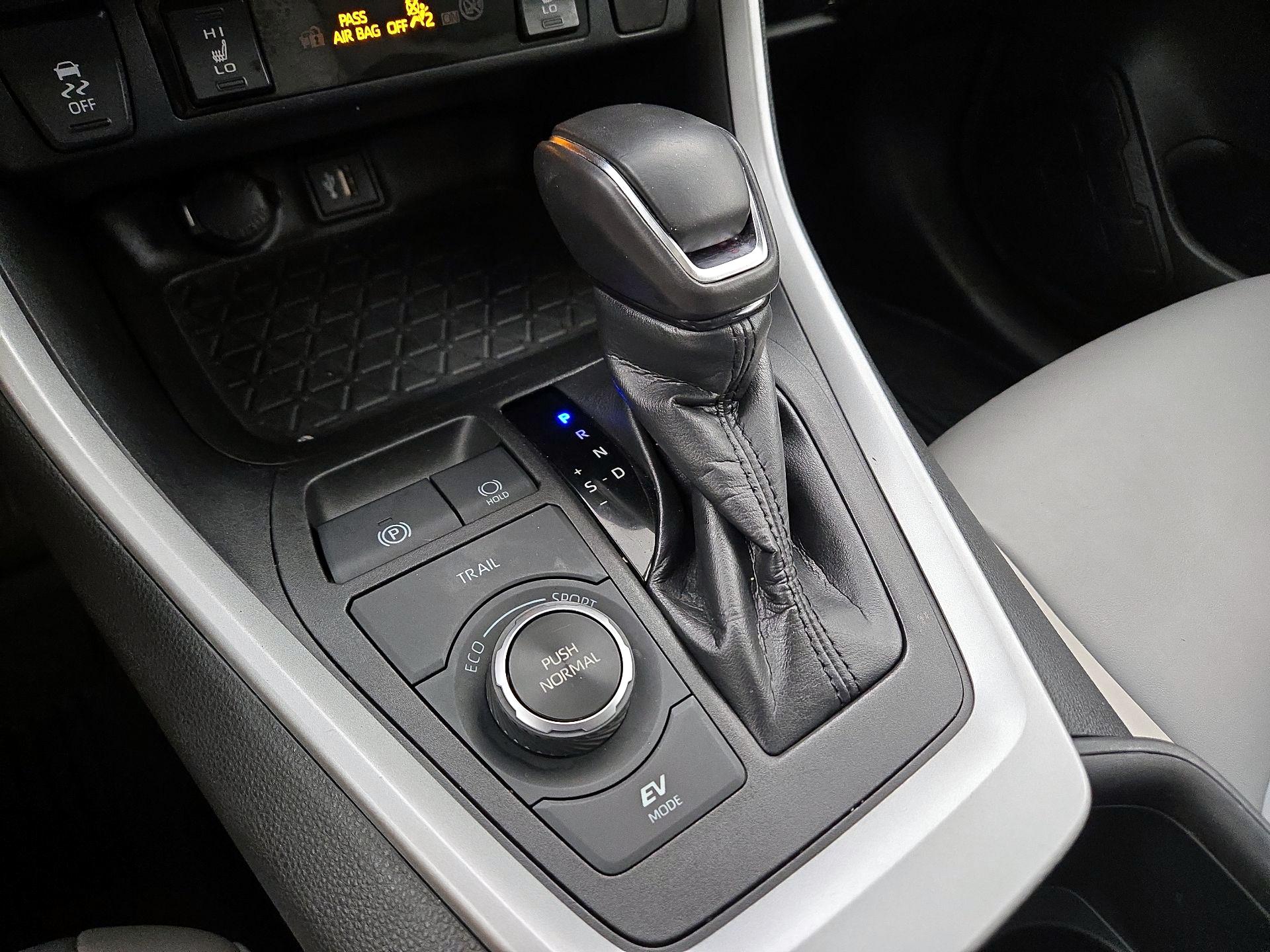 Thumbnail: 2023 Toyota RAV4 - 17