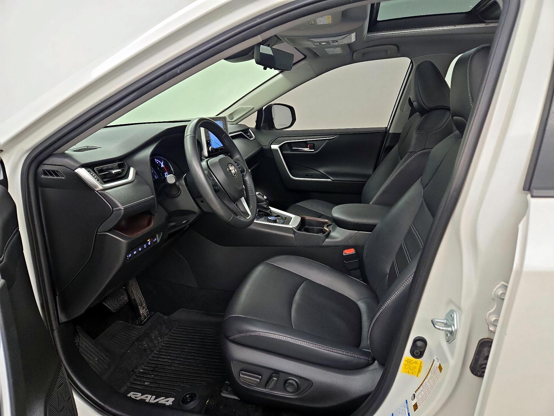 Thumbnail: 2020 Toyota RAV4 - 11