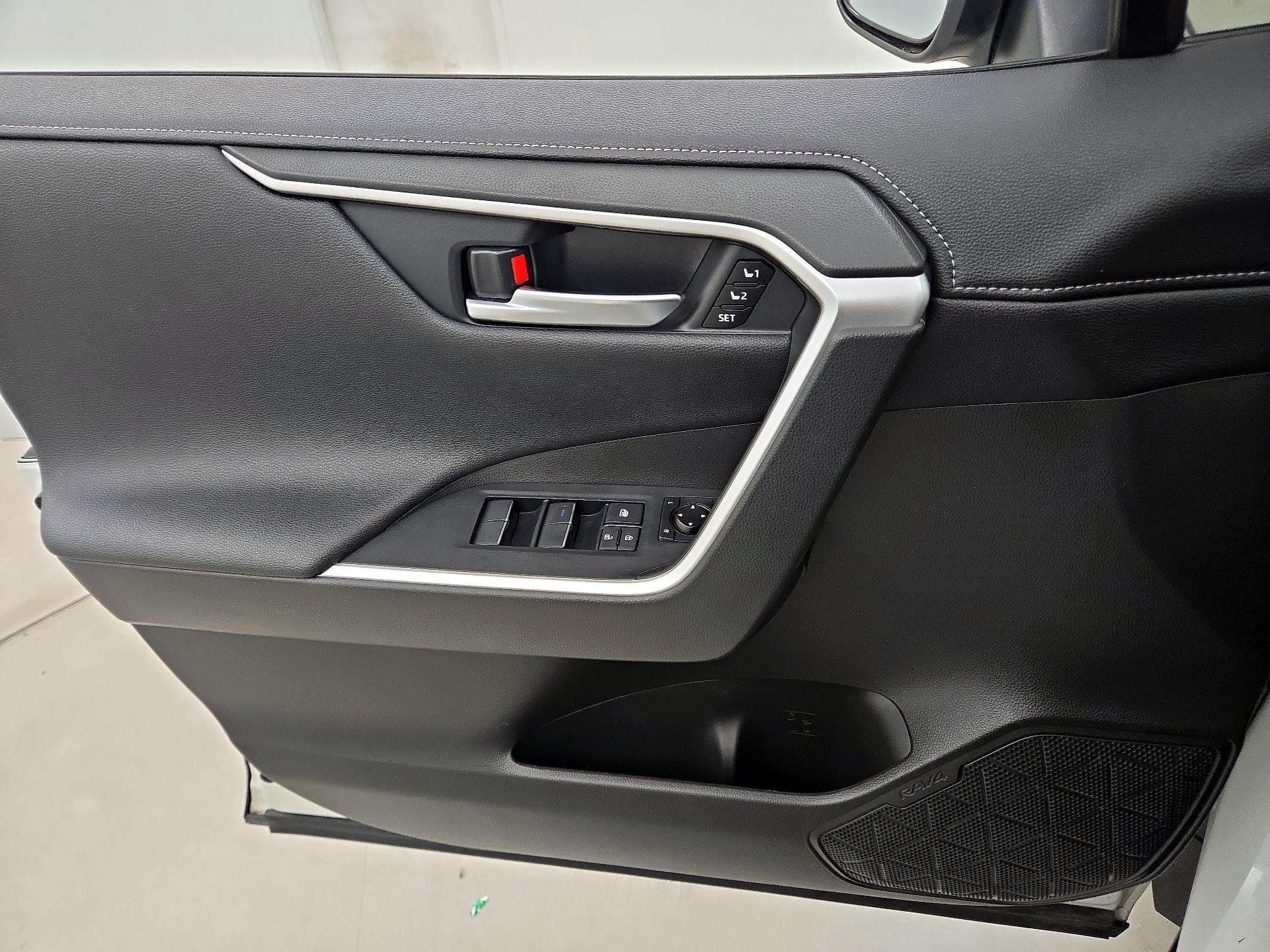 Thumbnail: 2020 Toyota RAV4 - 12