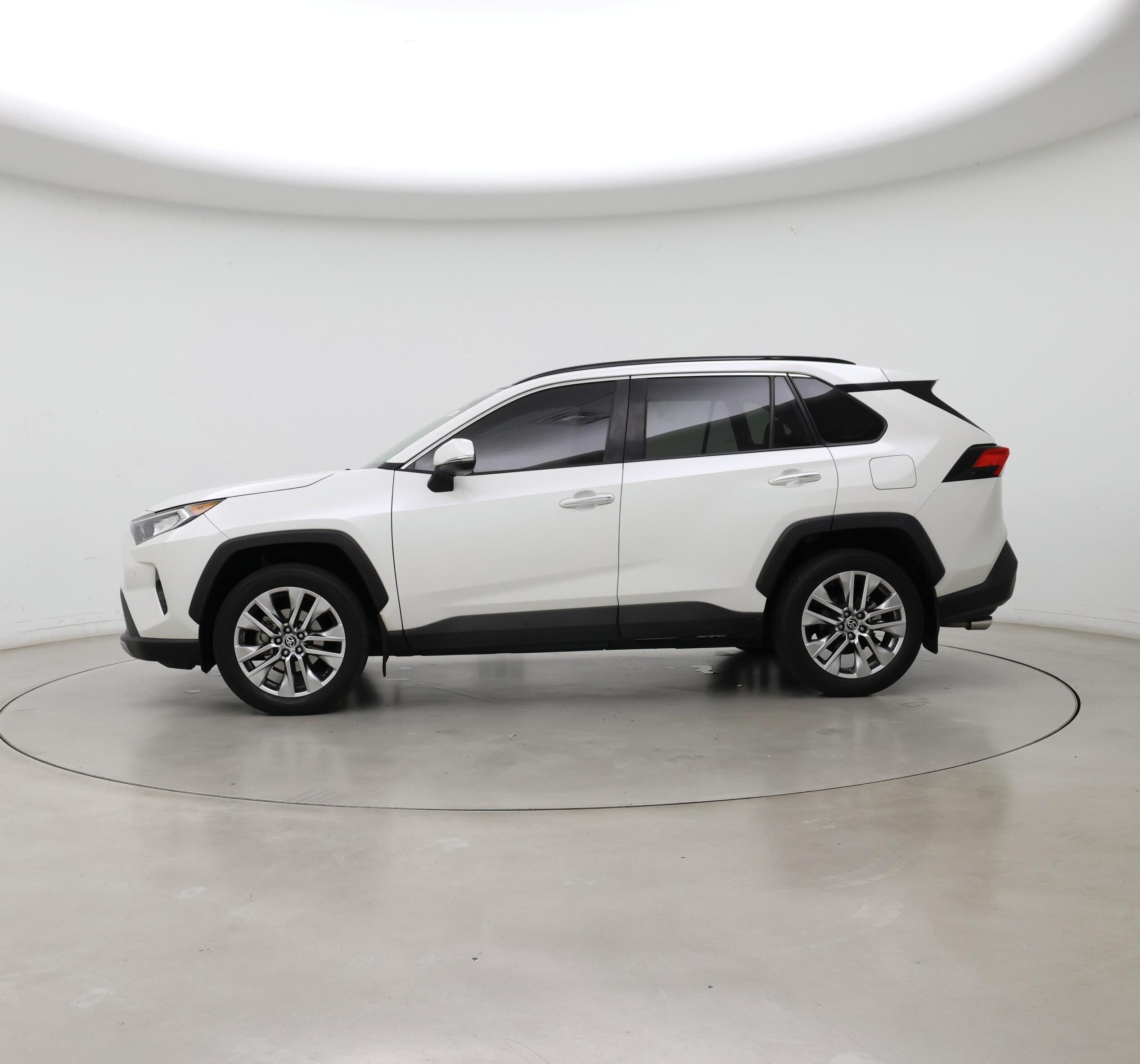 Thumbnail: 2020 Toyota RAV4 - 3