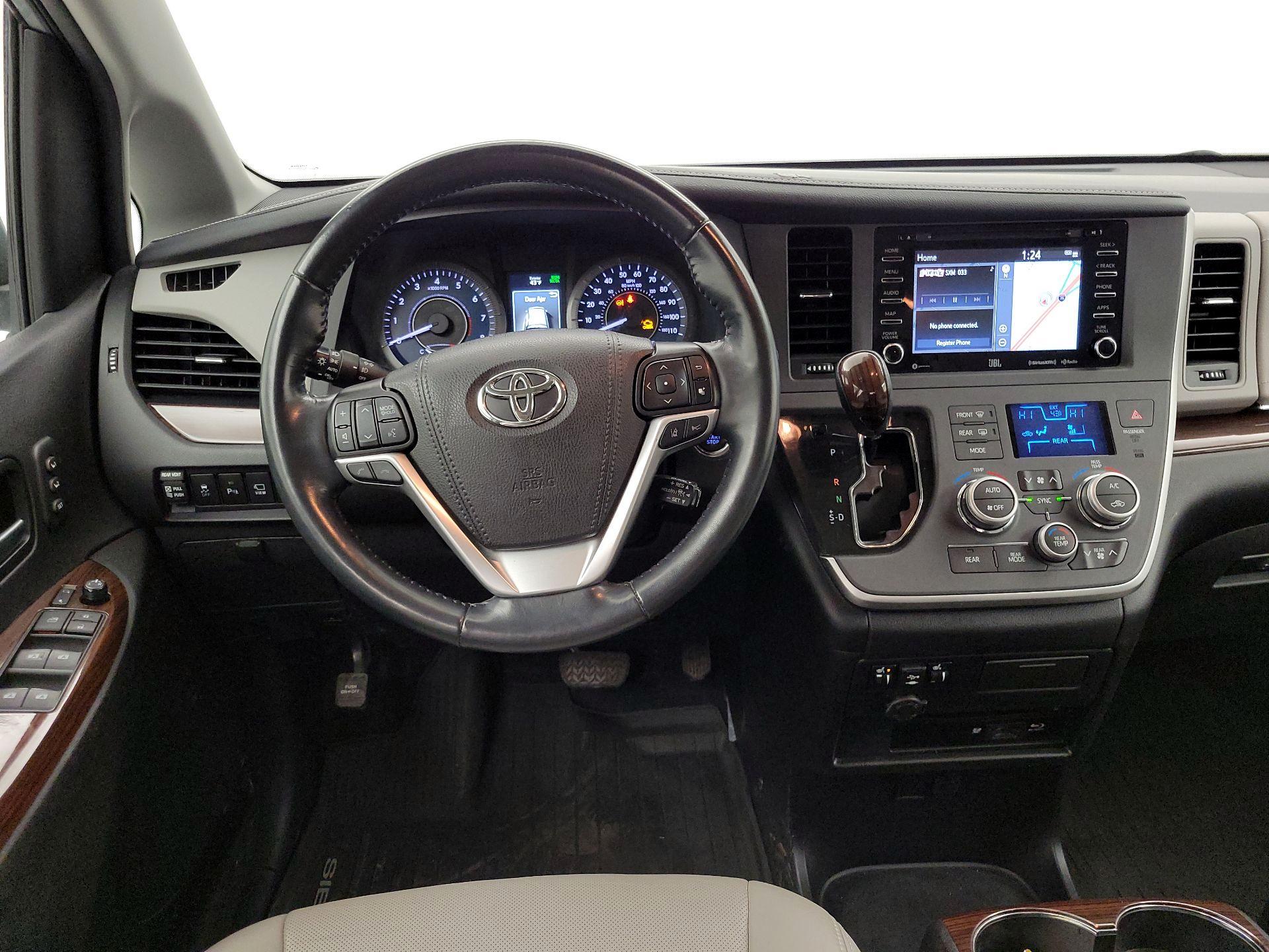 Thumbnail: 2020 Toyota Sienna - 10