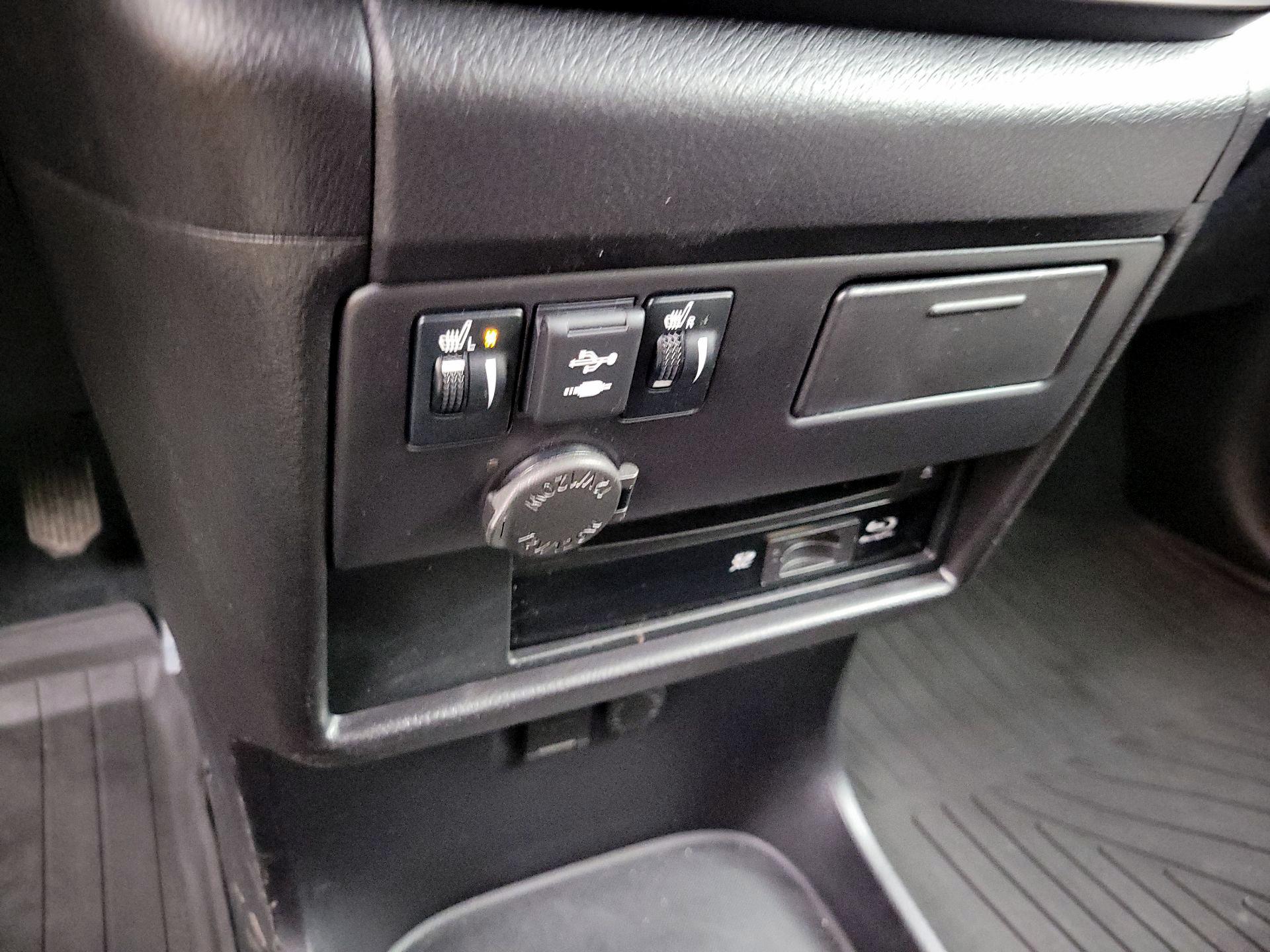 Thumbnail: 2020 Toyota Sienna - 19