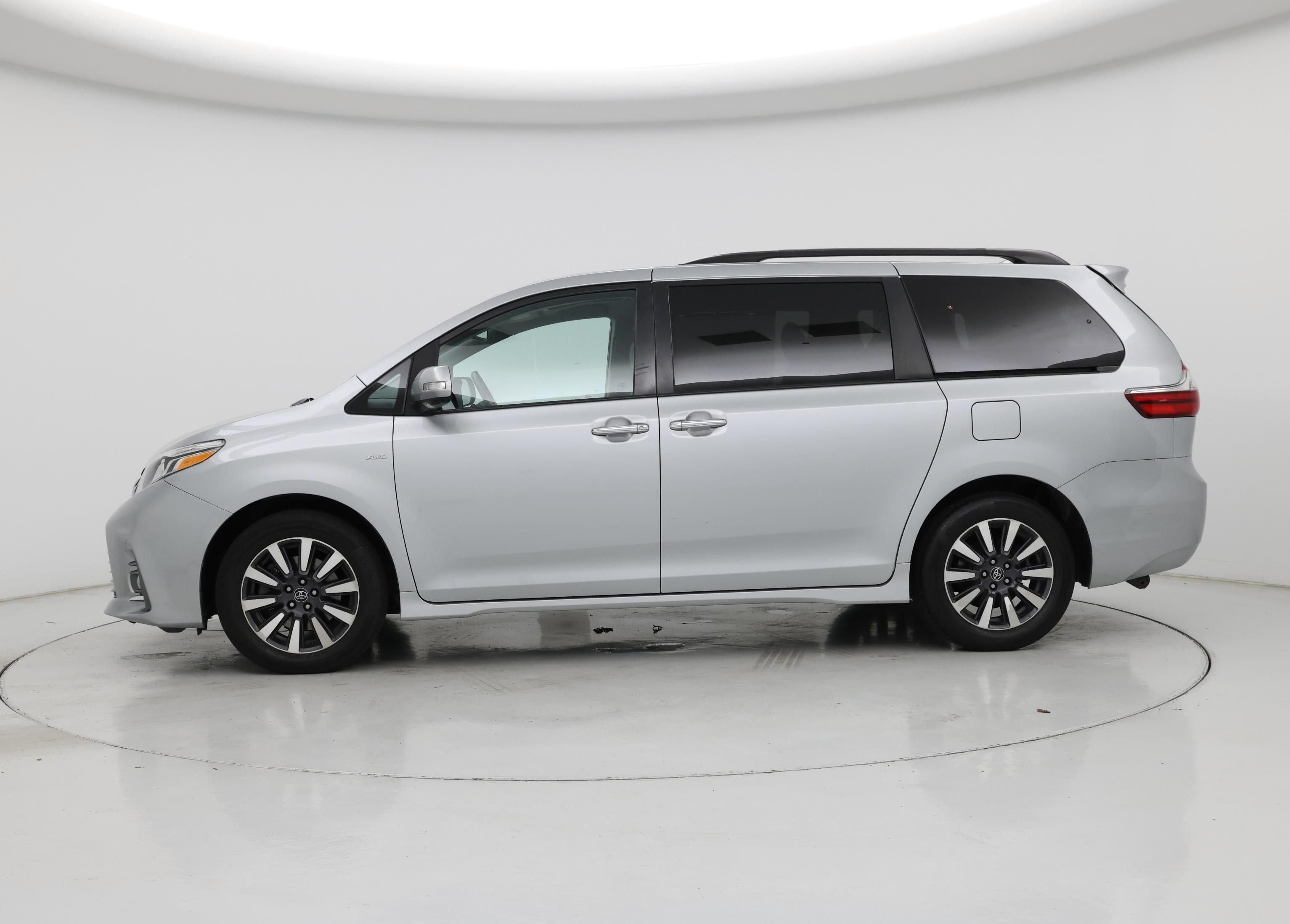 Thumbnail: 2020 Toyota Sienna - 3