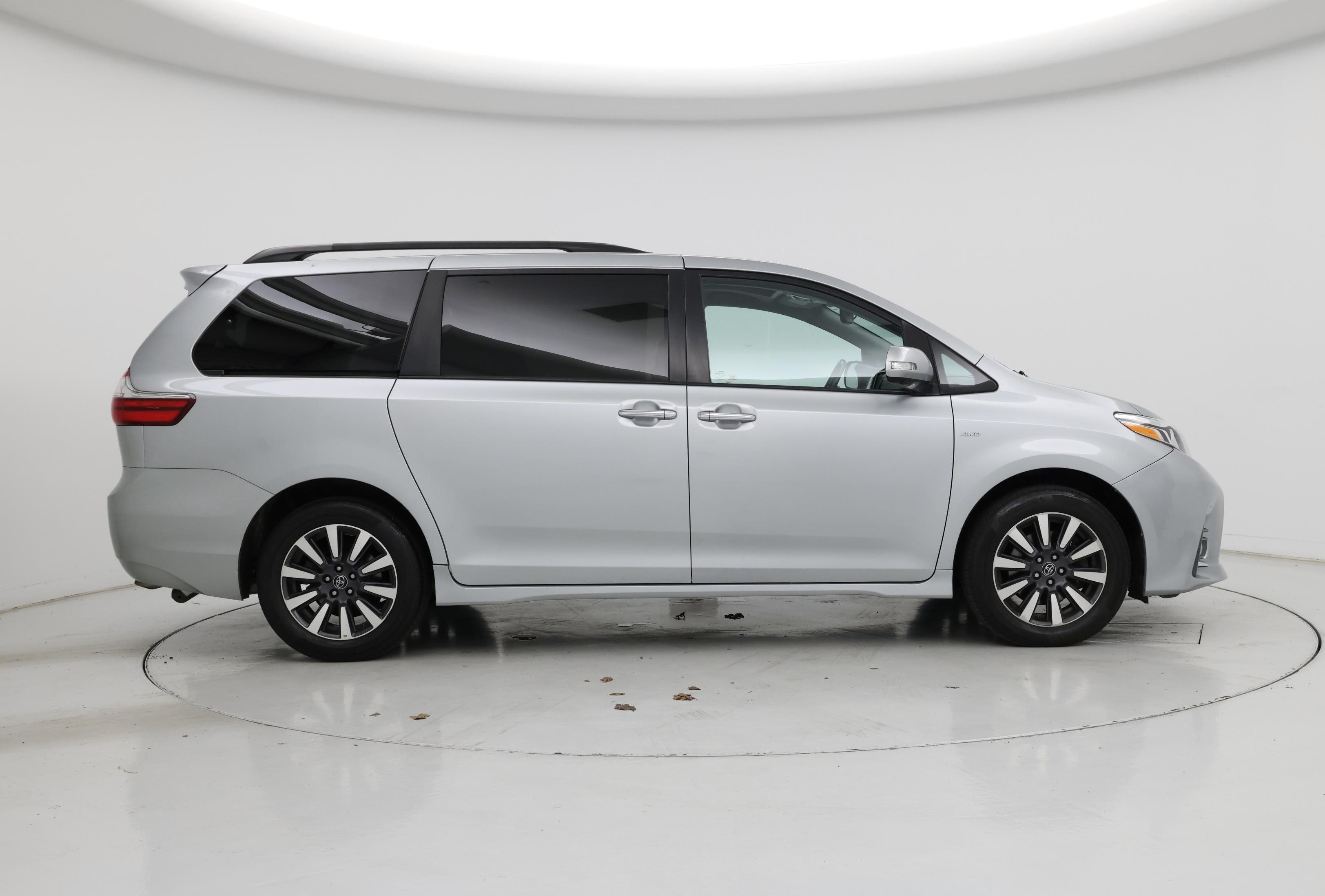 Thumbnail: 2020 Toyota Sienna - 7