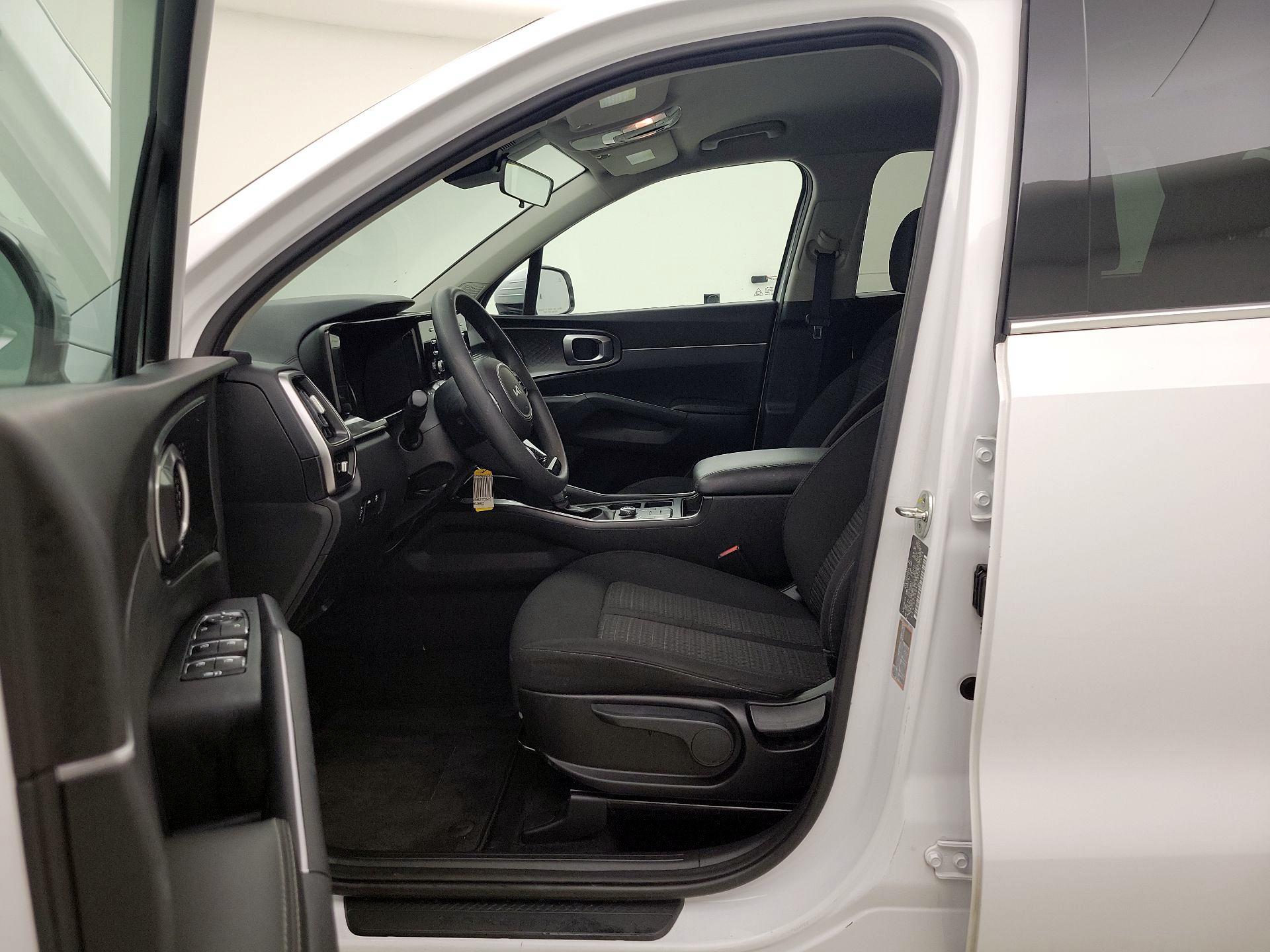 Thumbnail: 2023 Kia Sorento - 11