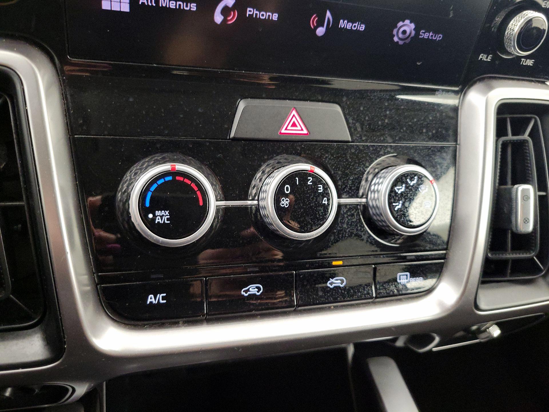 Thumbnail: 2023 Kia Sorento - 16