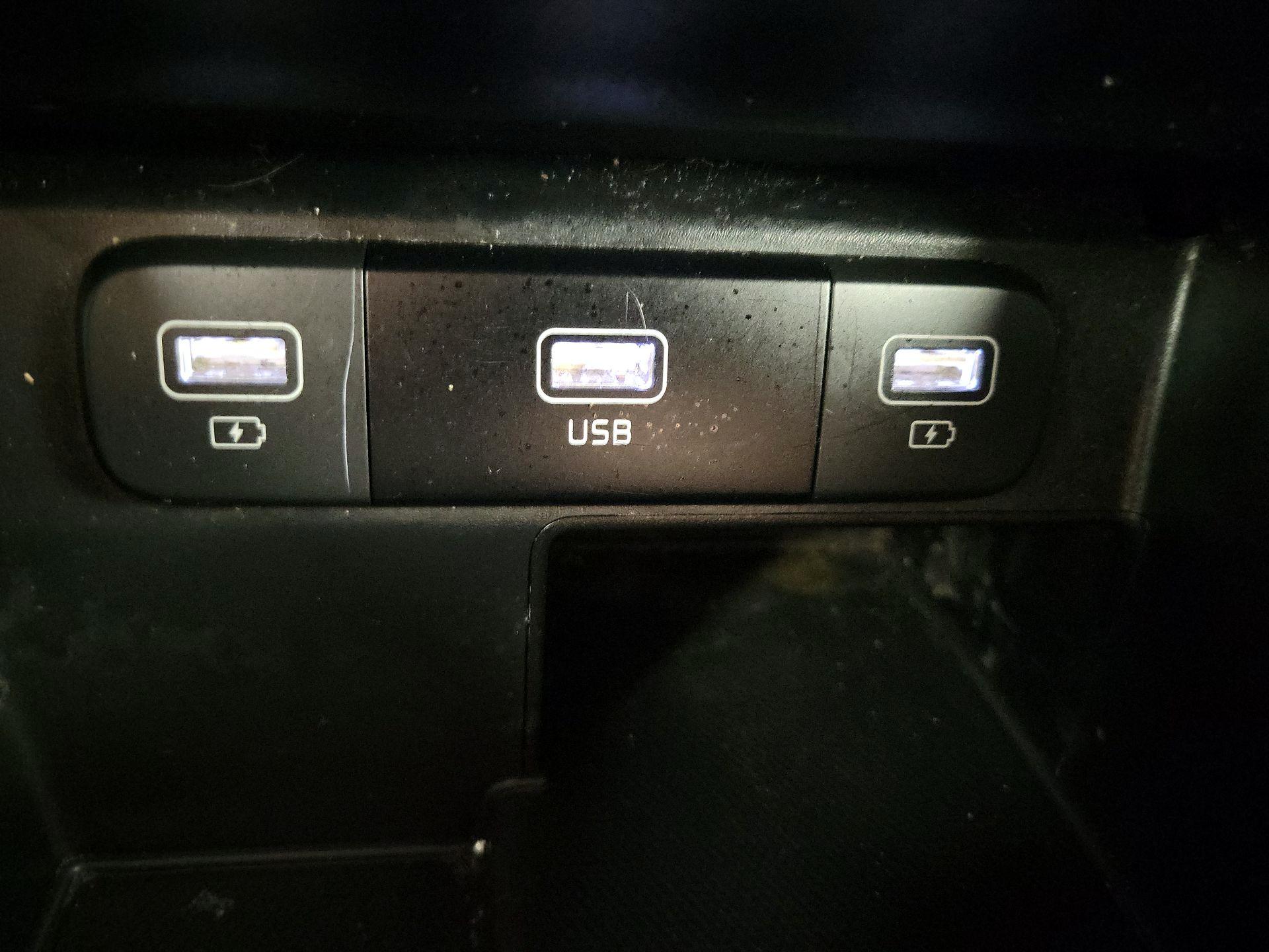 Thumbnail: 2023 Kia Sorento - 18