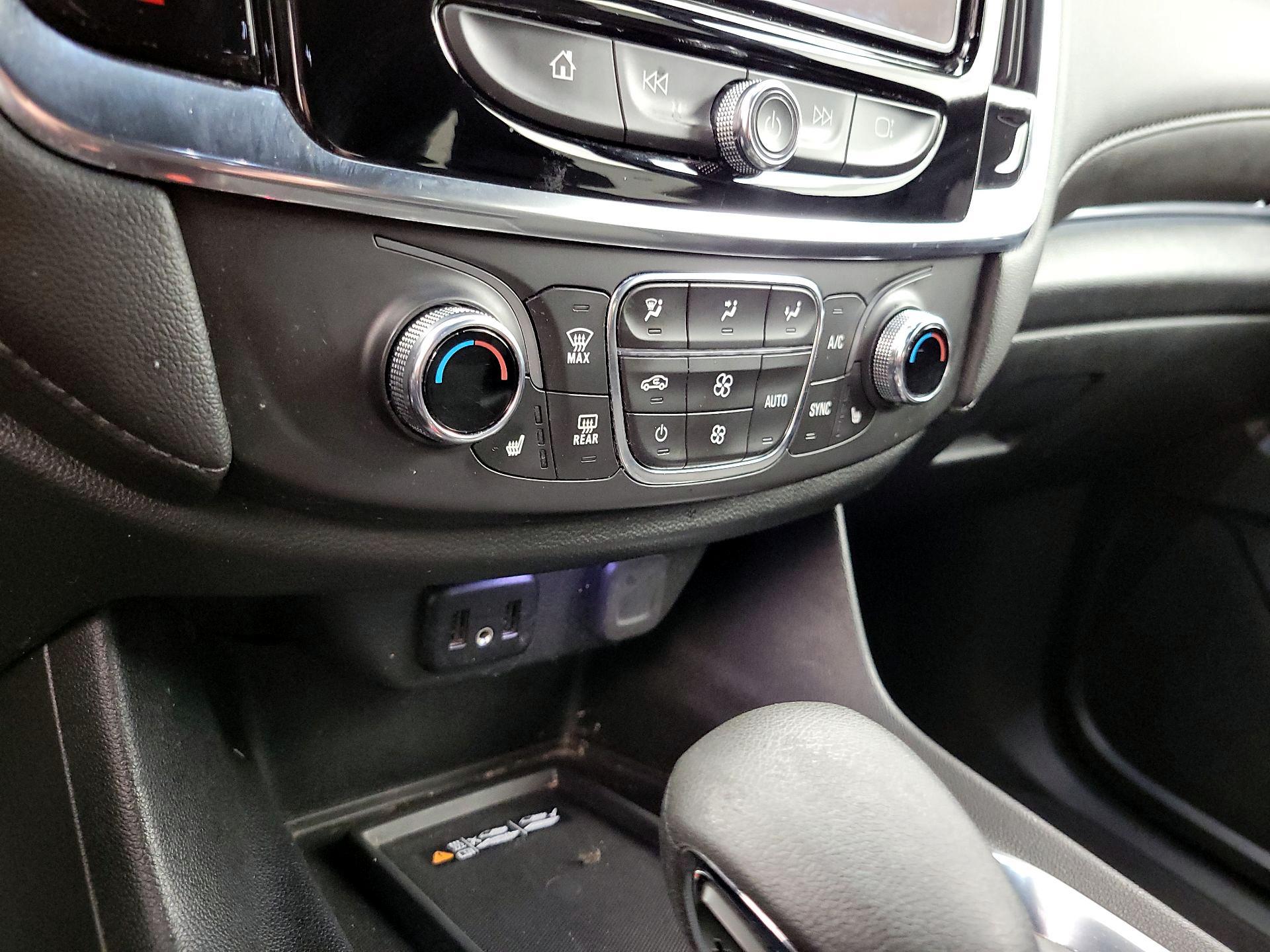 Thumbnail: 2023 Chevrolet Traverse - 16